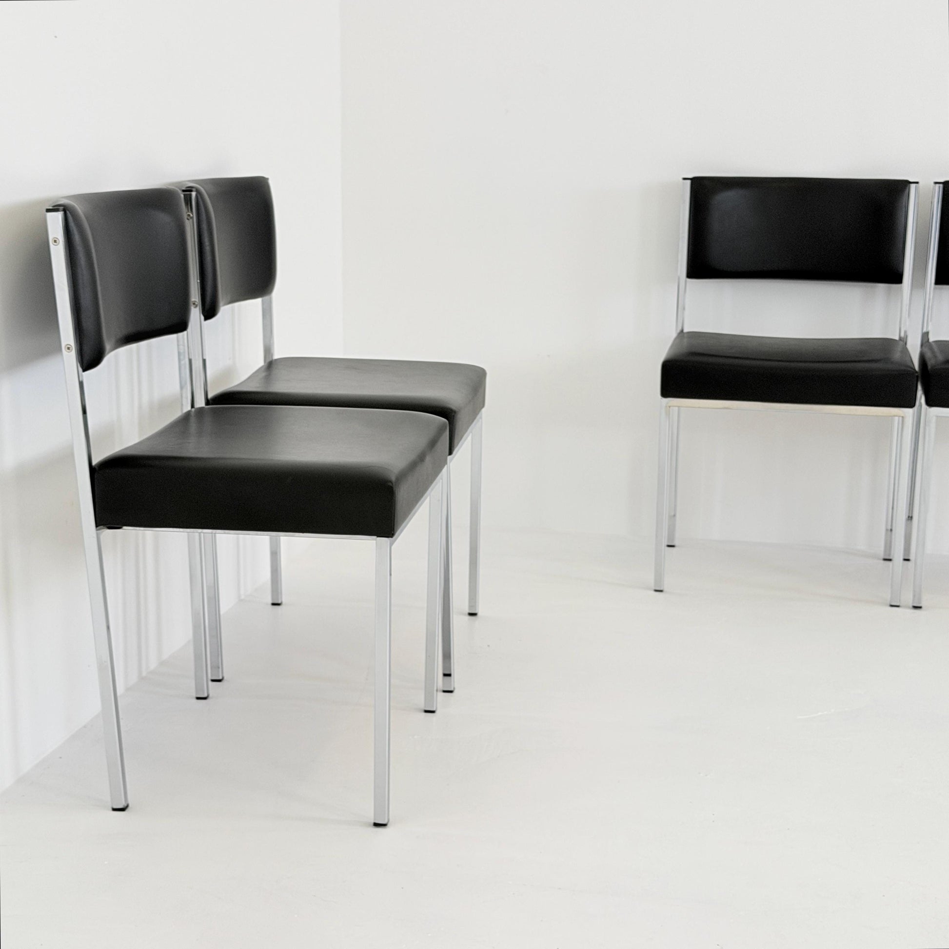 Set of 4 Mid-Century Bauhaus Dining Chairs | 1980s Italy