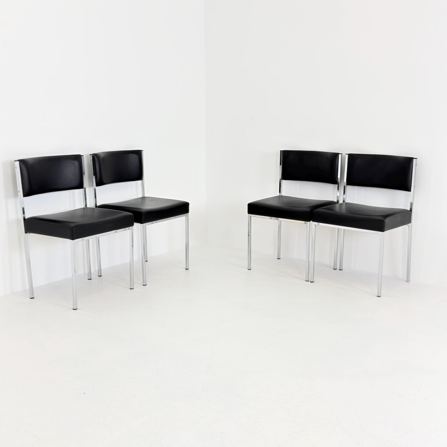 Set of 4 Mid-Century Bauhaus Dining Chairs | 1980s Italy