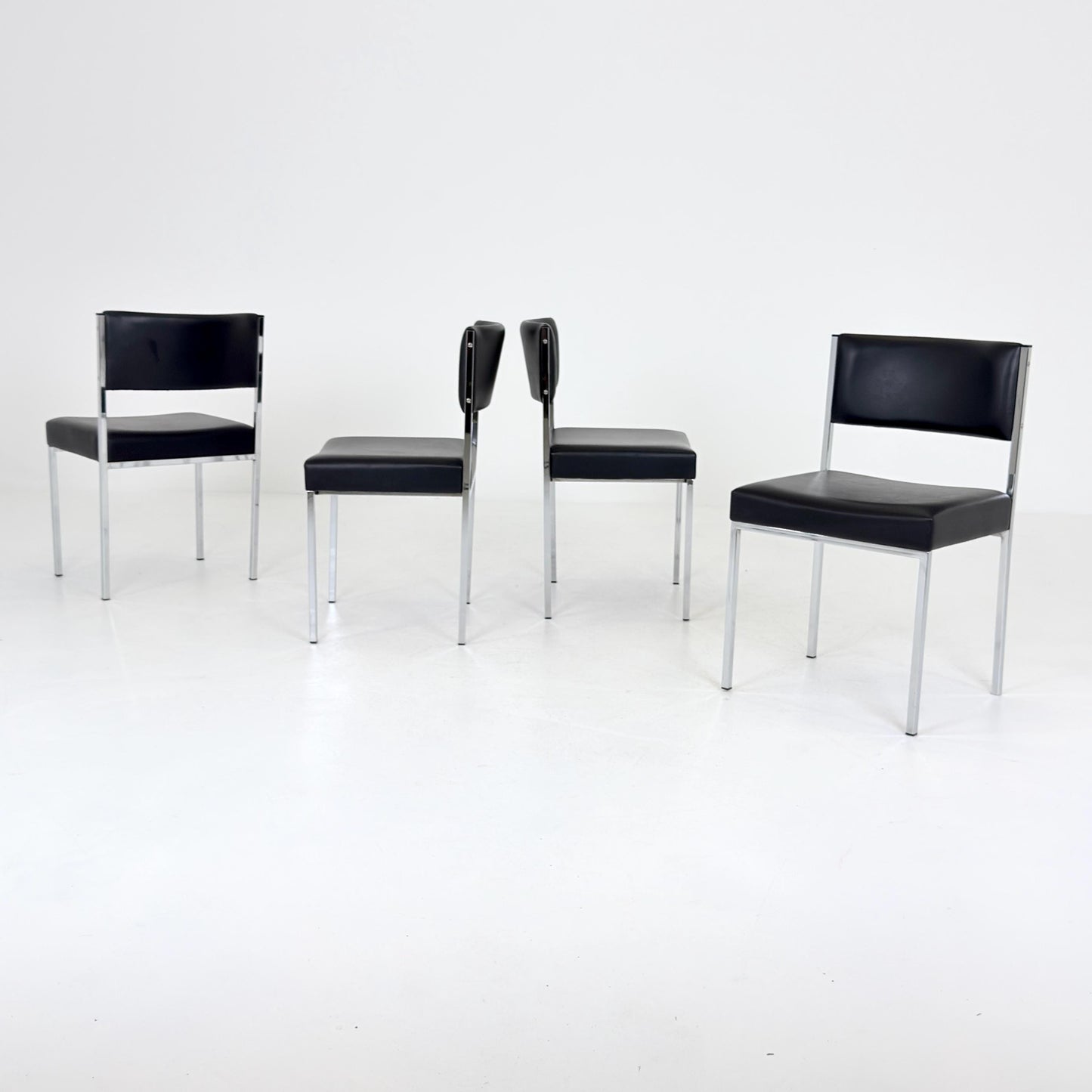 Set of 4 Mid-Century Bauhaus Dining Chairs | 1980s Italy