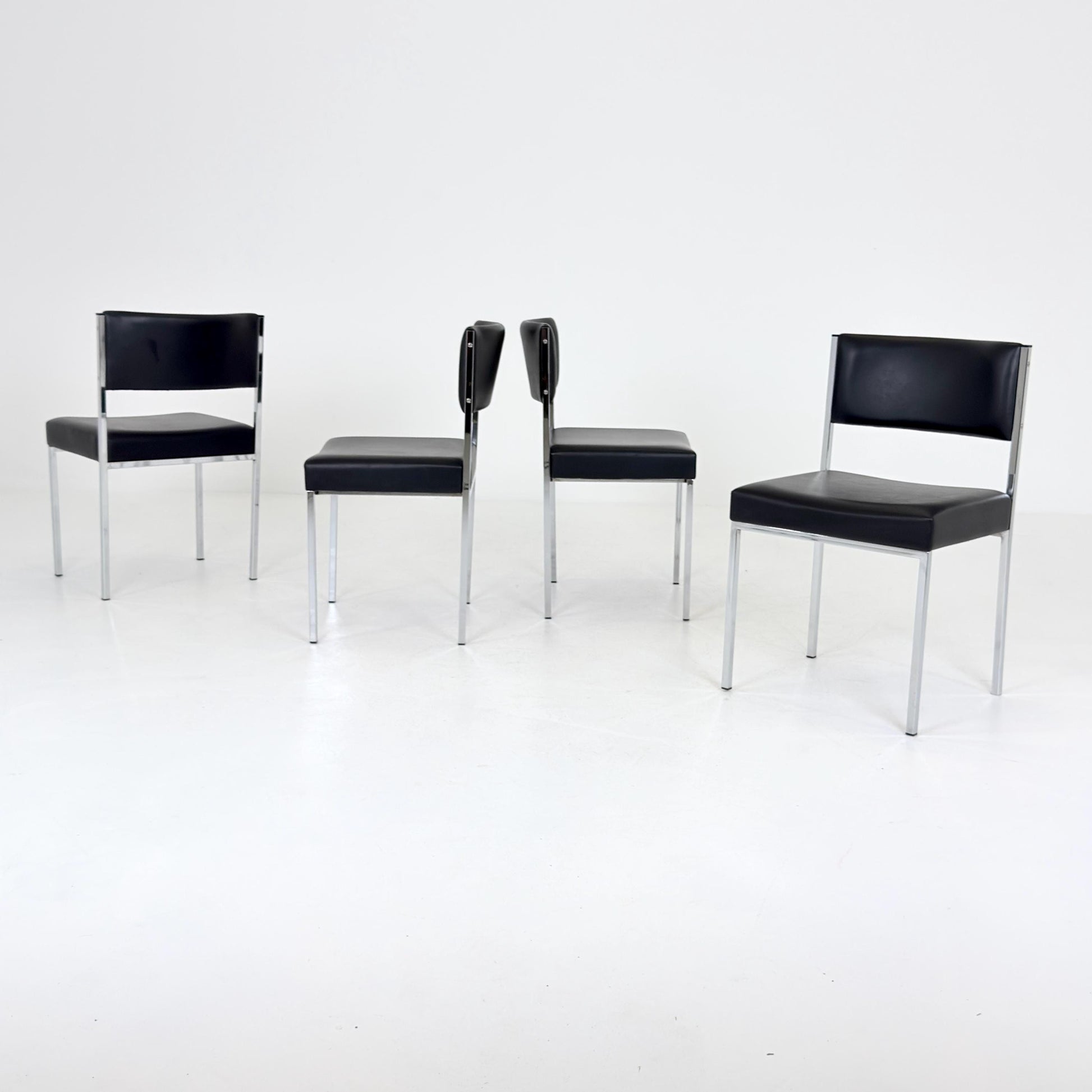 Set of 4 Mid-Century Bauhaus Dining Chairs | 1980s Italy