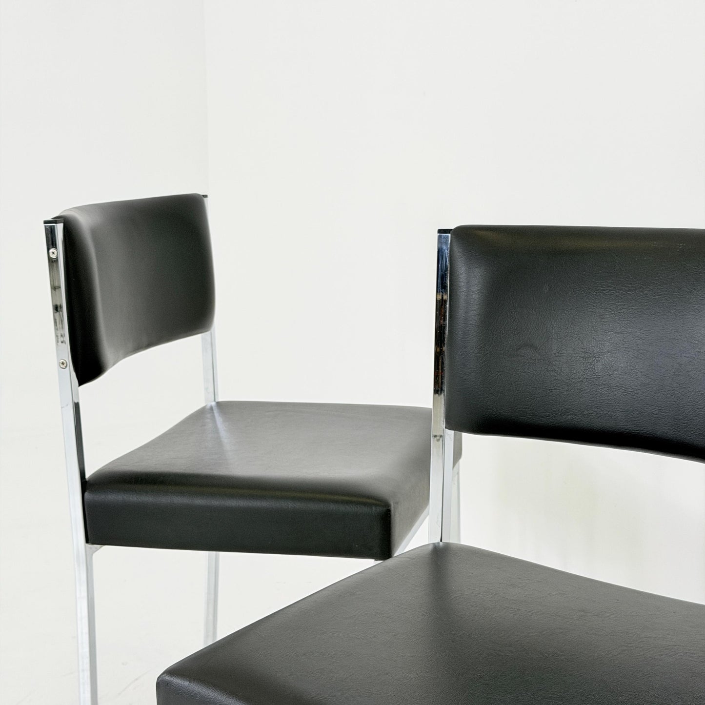 Set of 4 Mid-Century Bauhaus Dining Chairs | 1980s Italy