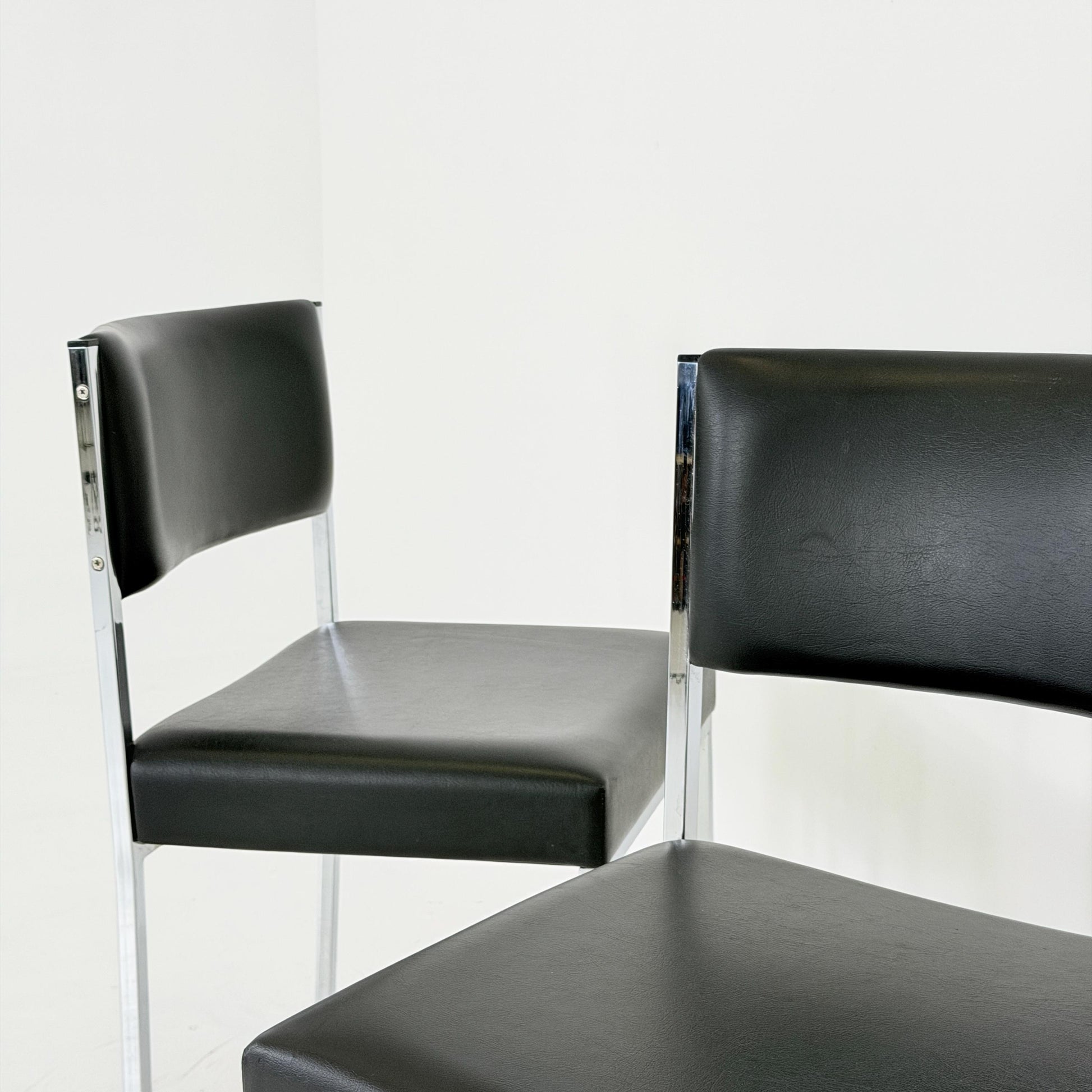 Set of 4 Mid-Century Bauhaus Dining Chairs | 1980s Italy