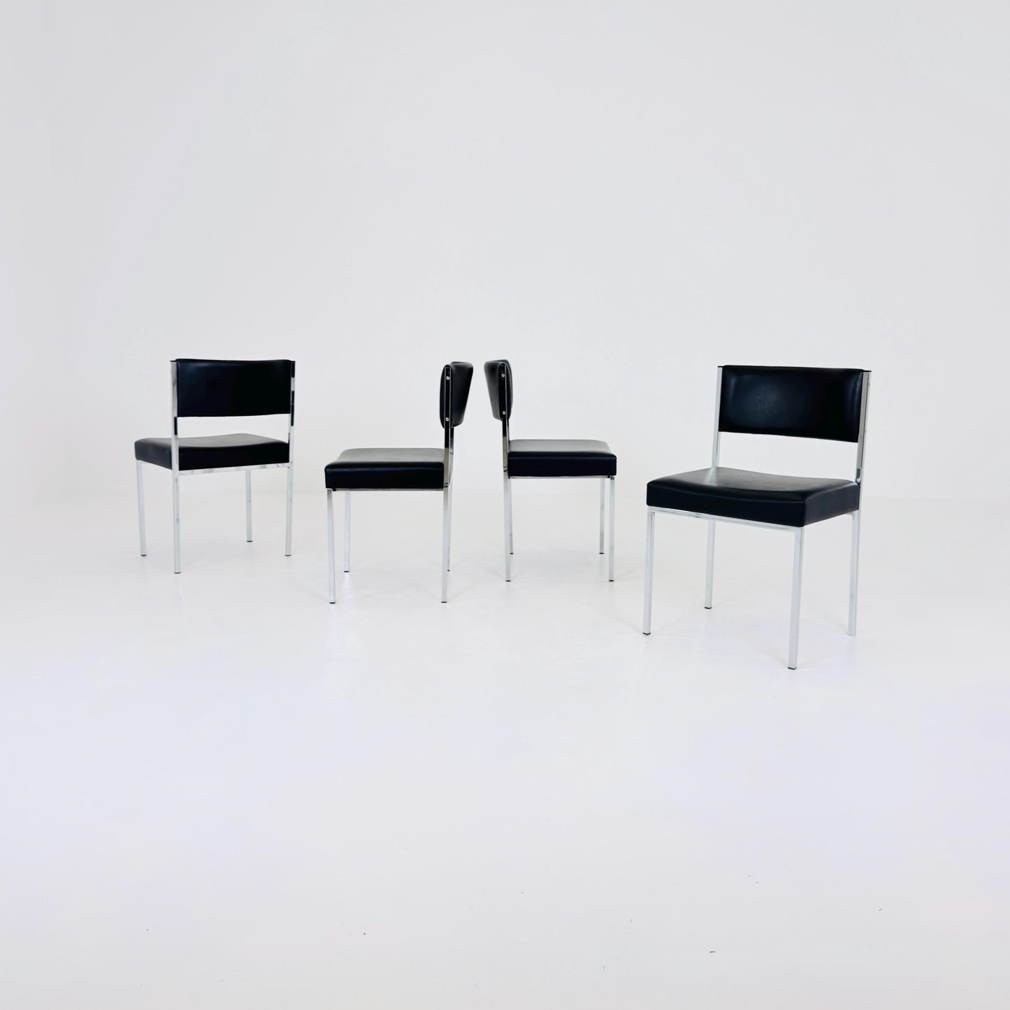 Set of 4 Mid-Century Bauhaus Dining Chairs | 1980s Italy