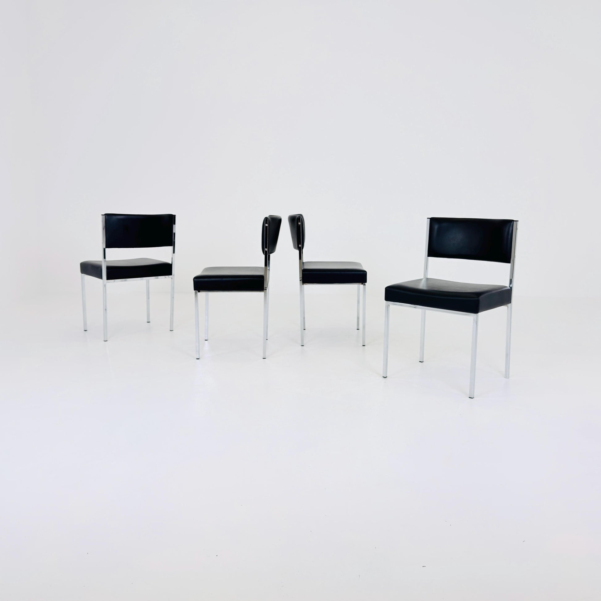 Set of 4 Mid-Century Bauhaus Dining Chairs | 1980s Italy