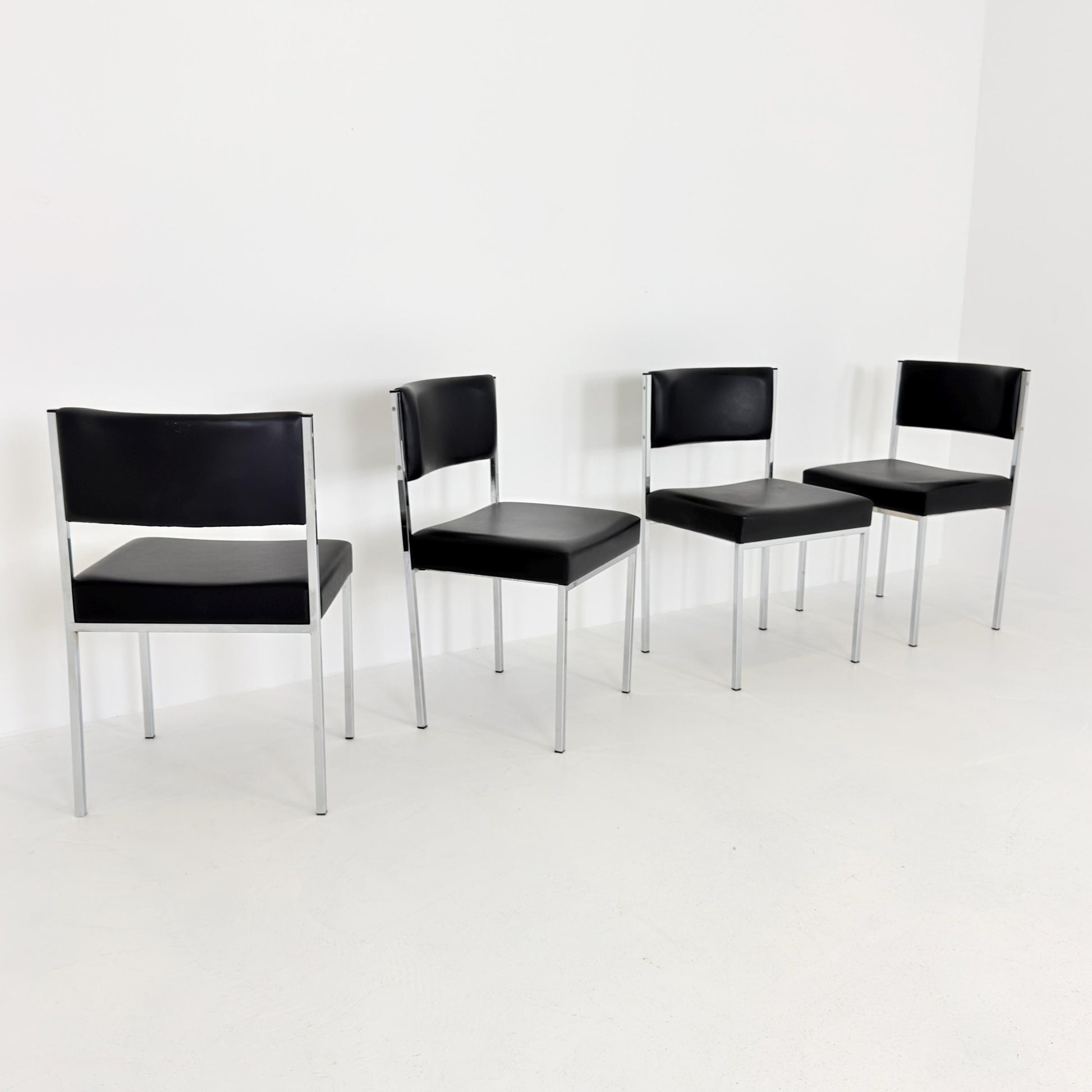 Set of 4 Mid-Century Bauhaus Dining Chairs | 1980s Italy