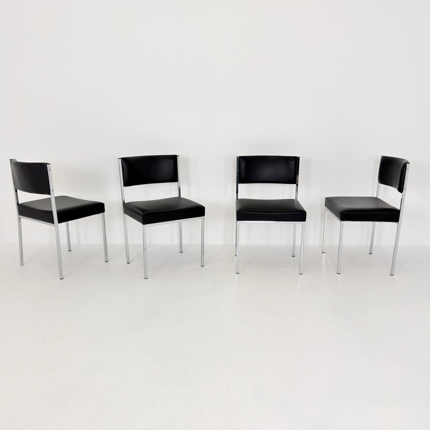 Set of 4 Mid-Century Bauhaus Dining Chairs | 1980s Italy