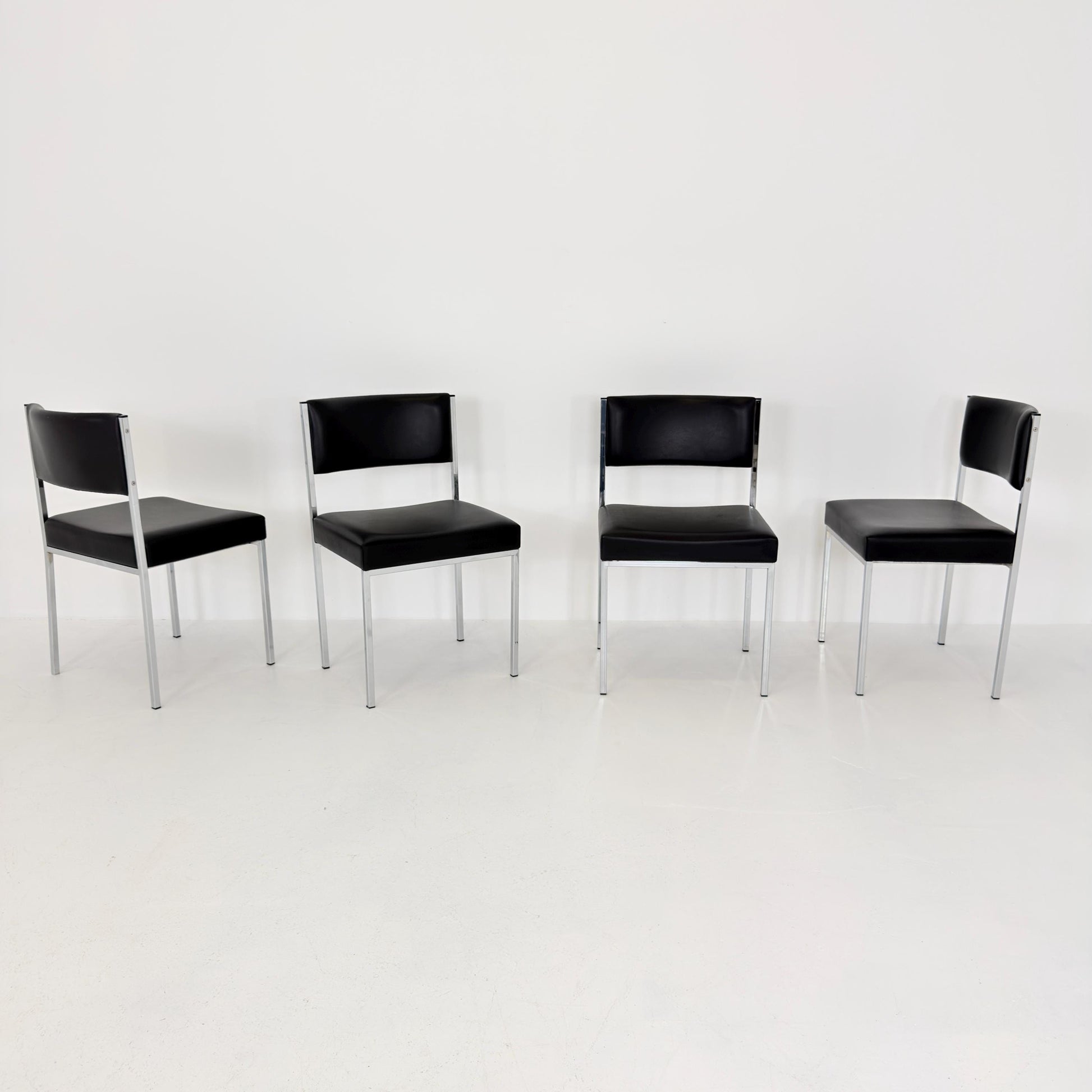 Set of 4 Mid-Century Bauhaus Dining Chairs | 1980s Italy