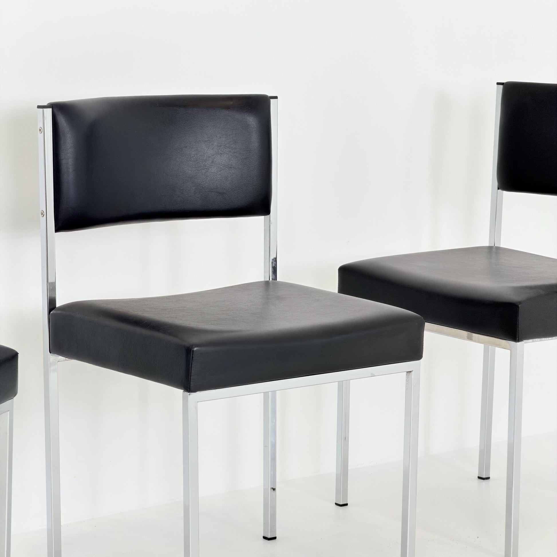 Set of 4 Mid-Century Bauhaus Dining Chairs | 1980s Italy