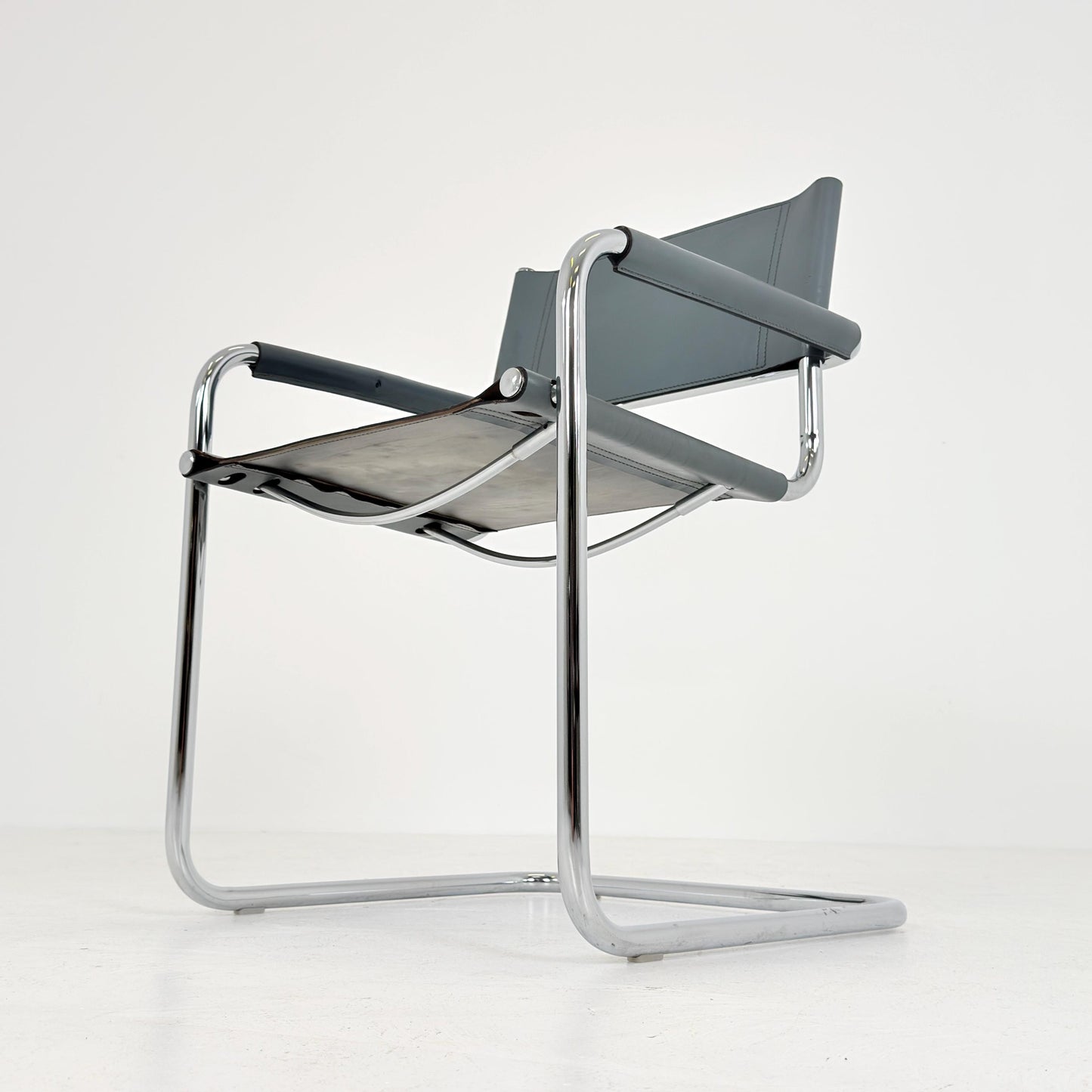 Mid century Bauhaus Mart Stam B34 Cantilever Chair | Anthracite Leather & Chrome | Jox Interni Italy | 1980s