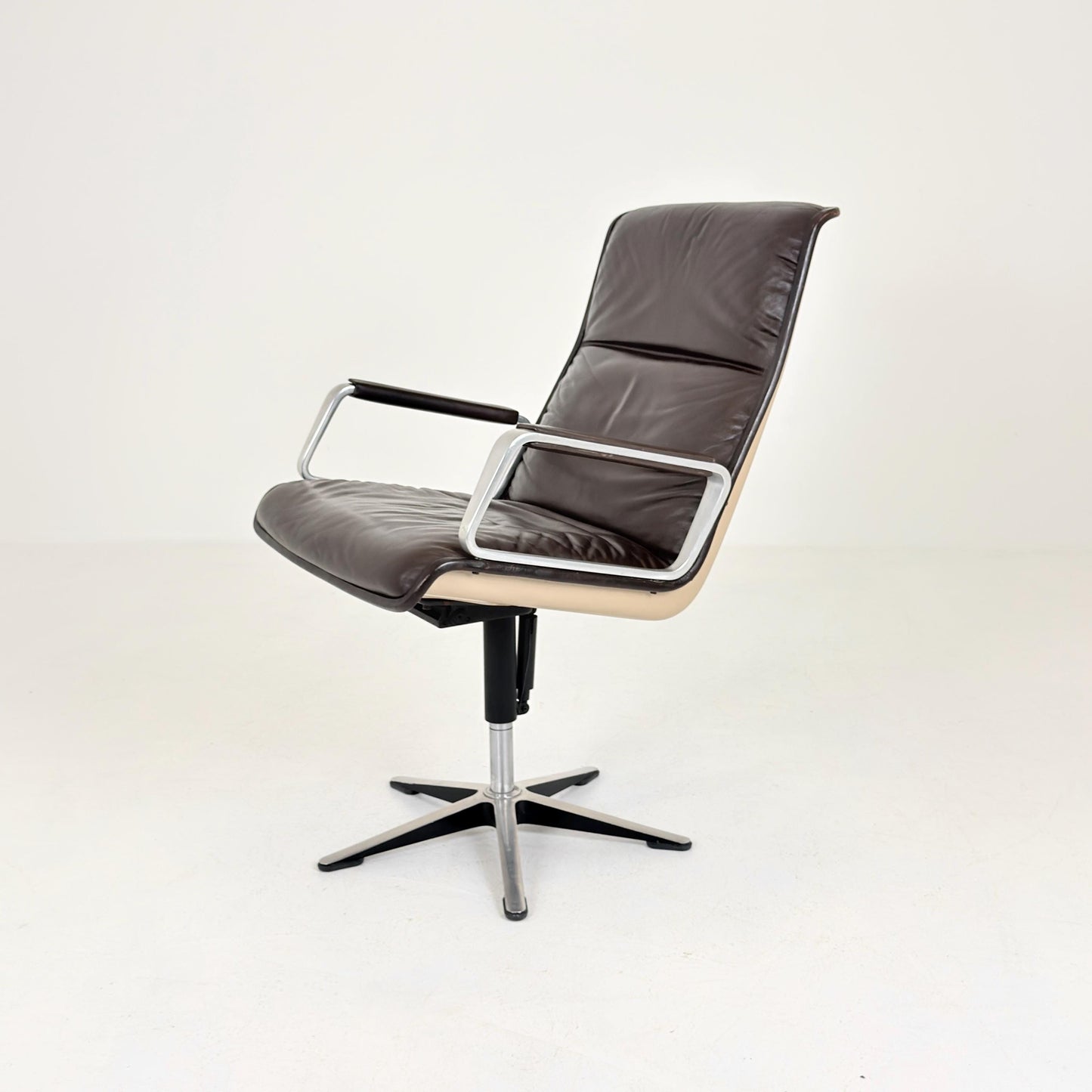 Mid-Century Executive WILKHAHN DELTA 2000 Brown Leather Lounge Chair — Delta Design, Germany, 1970s