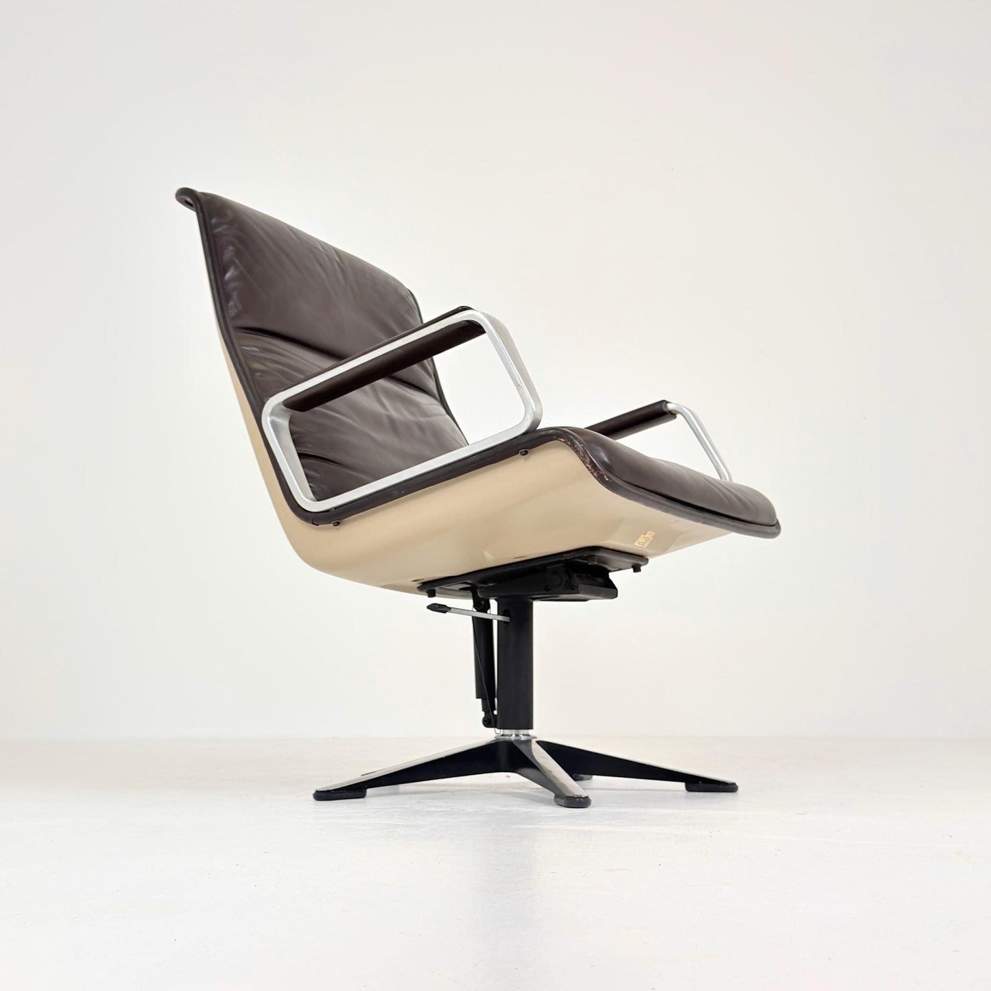 Mid-Century Executive WILKHAHN DELTA 2000 Brown Leather Lounge Chair — Delta Design, Germany, 1970s