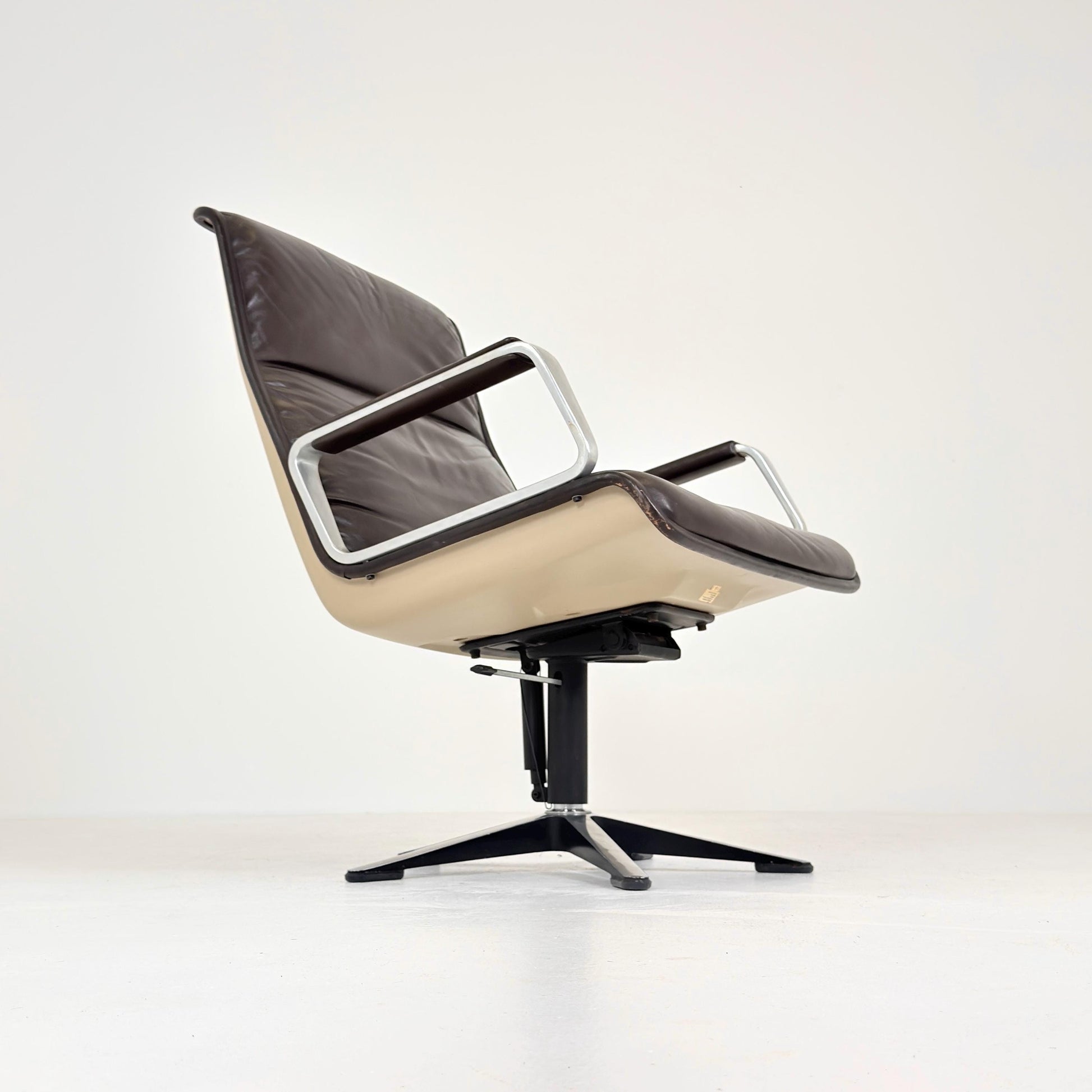 Mid-Century Executive WILKHAHN DELTA 2000 Brown Leather Lounge Chair — Delta Design, Germany, 1970s