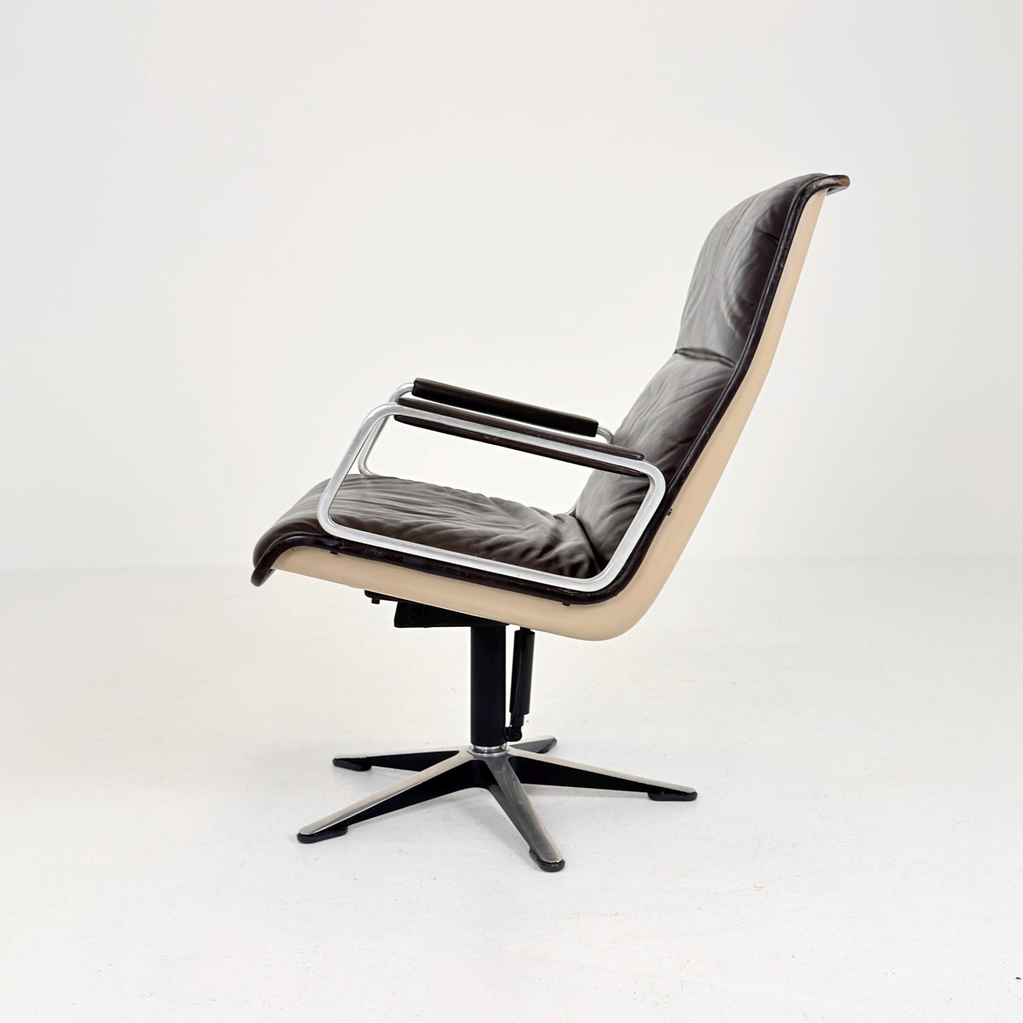 Mid-Century Executive WILKHAHN DELTA 2000 Brown Leather Lounge Chair — Delta Design, Germany, 1970s