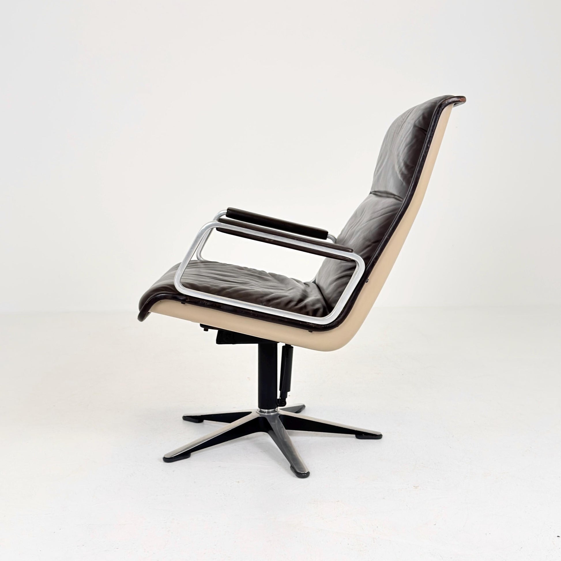 Mid-Century Executive WILKHAHN DELTA 2000 Brown Leather Lounge Chair — Delta Design, Germany, 1970s
