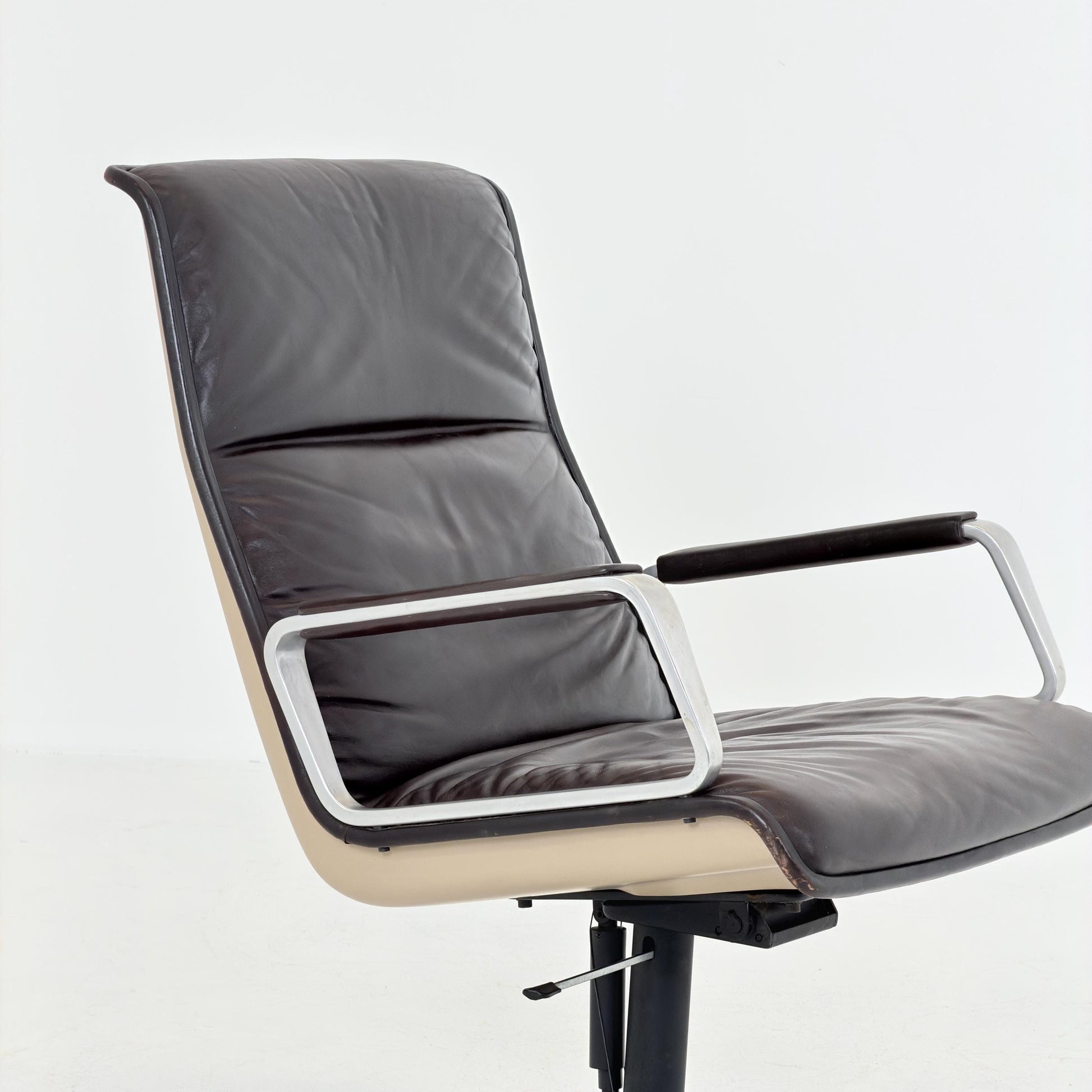 Mid-Century Executive WILKHAHN DELTA 2000 Brown Leather Lounge Chair — Delta Design, Germany, 1970s