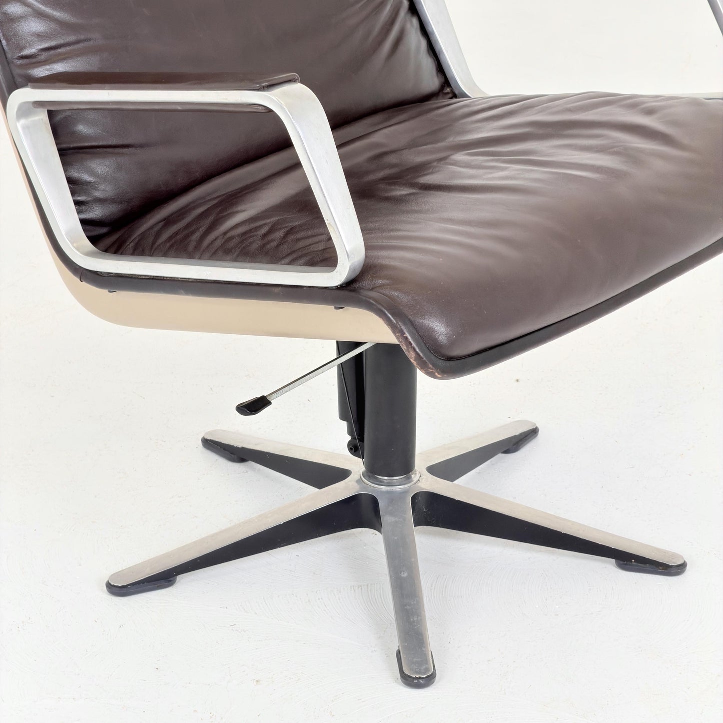 Mid-Century Executive WILKHAHN DELTA 2000 Brown Leather Lounge Chair — Delta Design, Germany, 1970s
