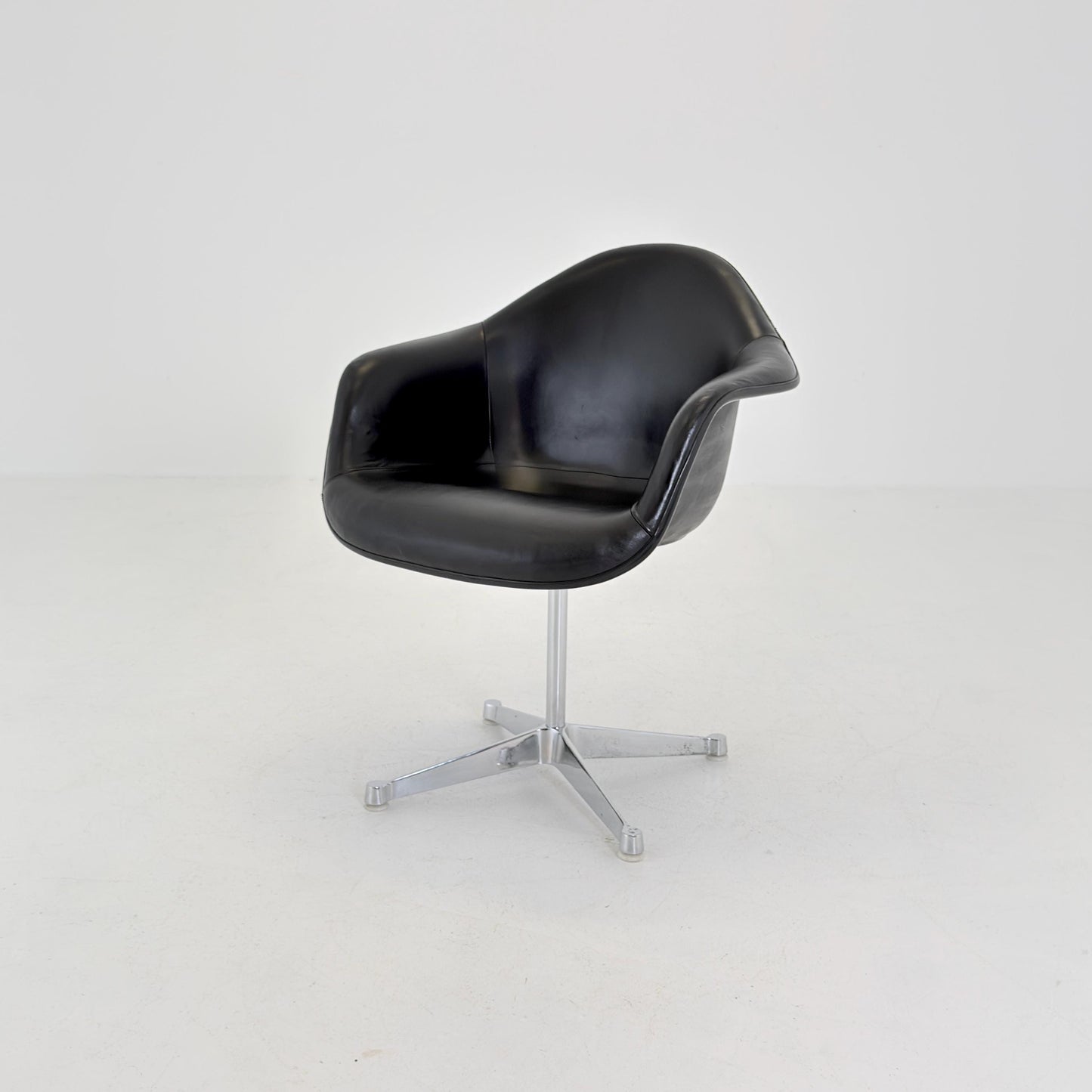 Mid century rare Charles Eames La Fonda Swivel Armchair for Herman Miller, Black Leather Shel edition, 1960s