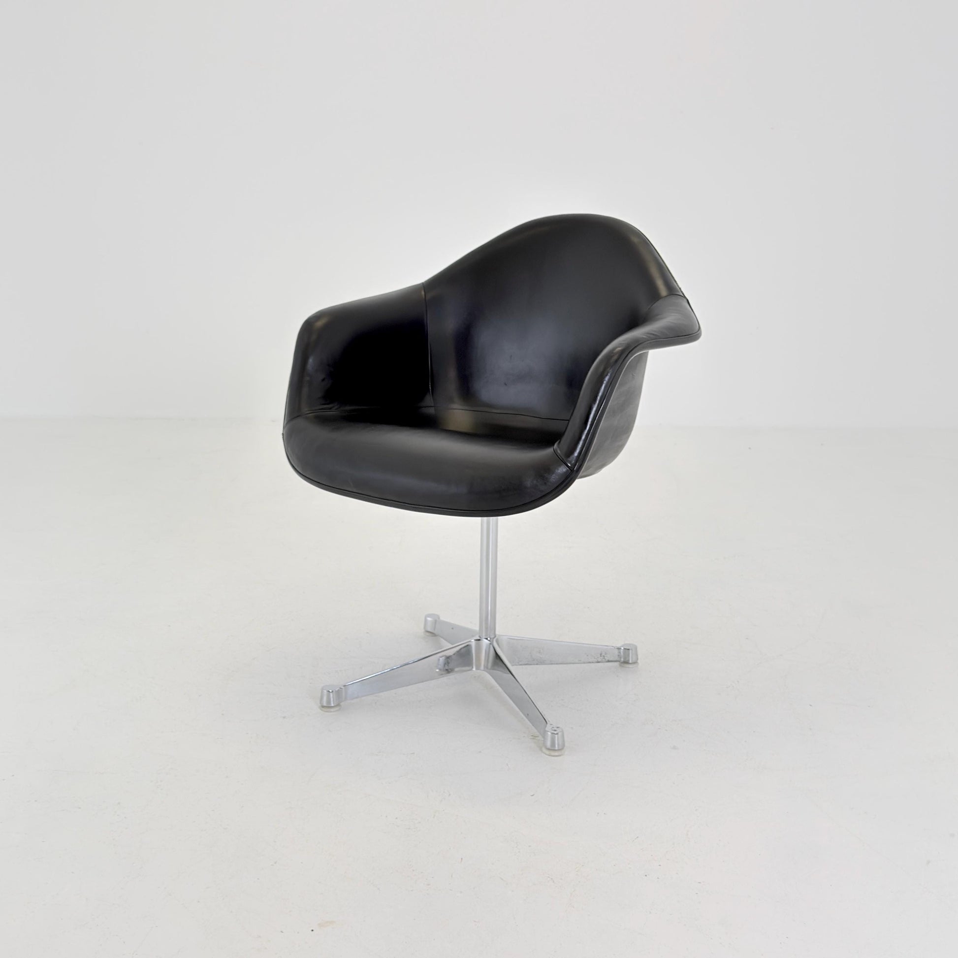 Mid century rare Charles Eames La Fonda Swivel Armchair for Herman Miller, Black Leather Shel edition, 1960s