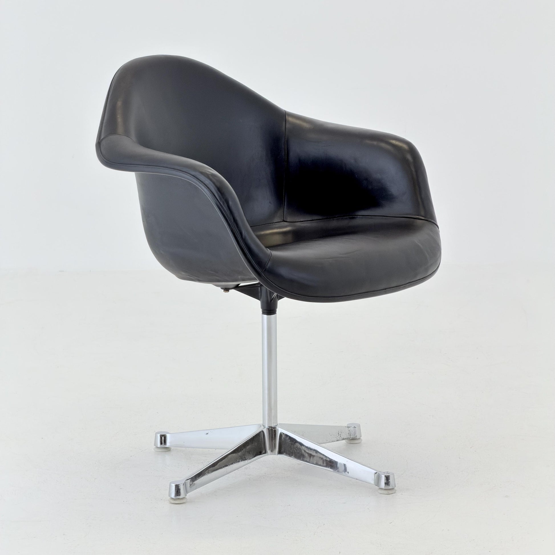 Mid century rare Charles Eames La Fonda Swivel Armchair for Herman Miller, Black Leather Shel edition, 1960s