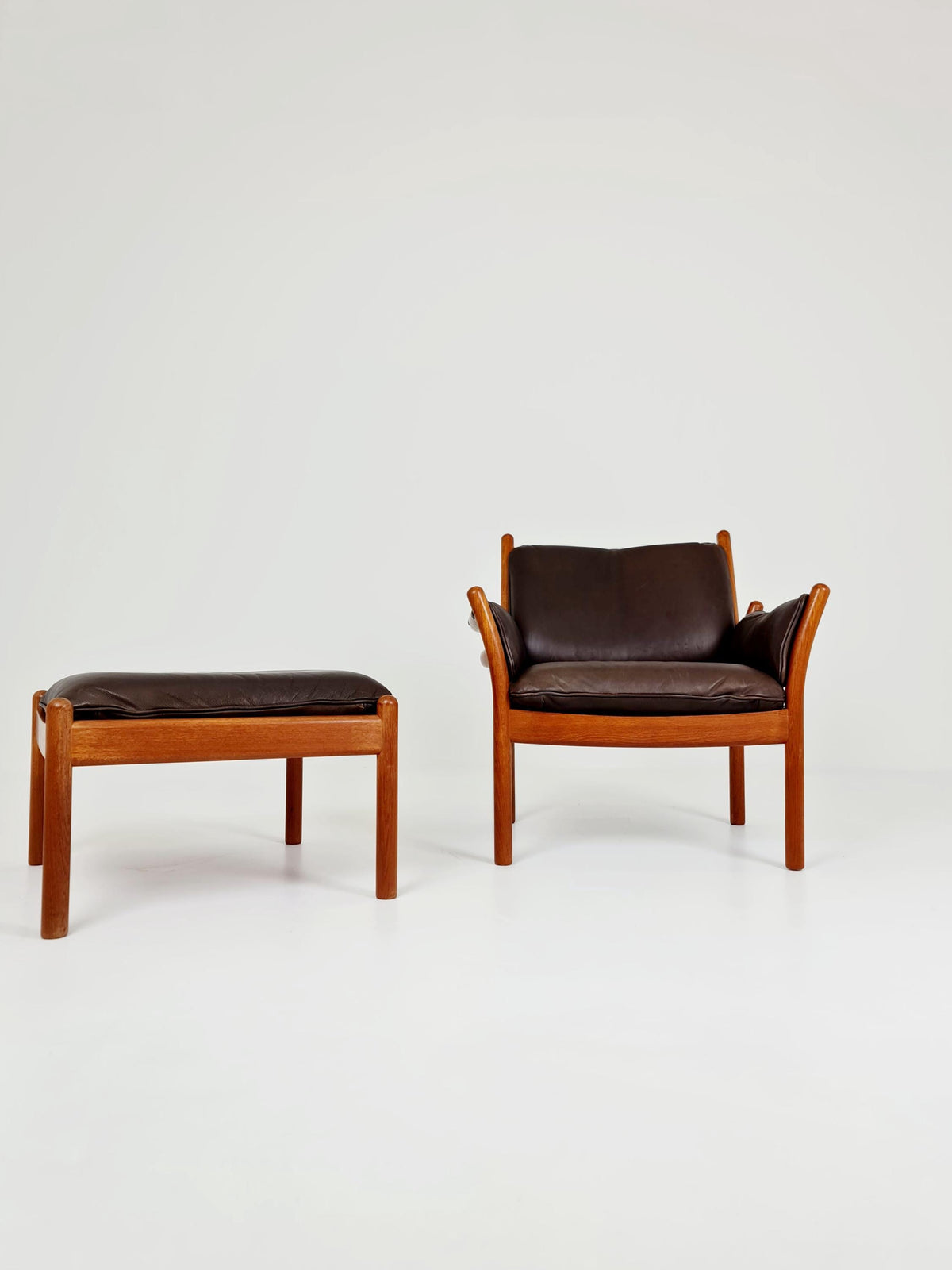 Mid century easy lounge chair with ottoman by Illum Wikkelso 'Genius' For Silkborg Denamrk 1960s,