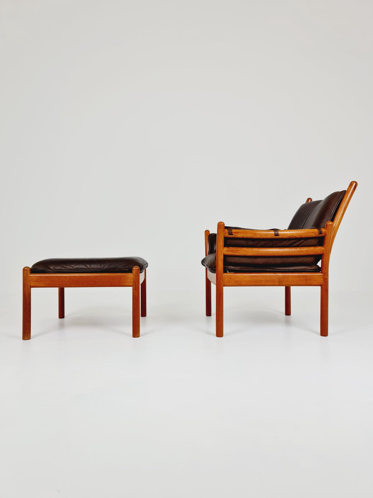 Mid century easy lounge chairs with ottoman by Illum Wikkelso 'Genius' For Silkborg Denamrk 1960s, Set of 2