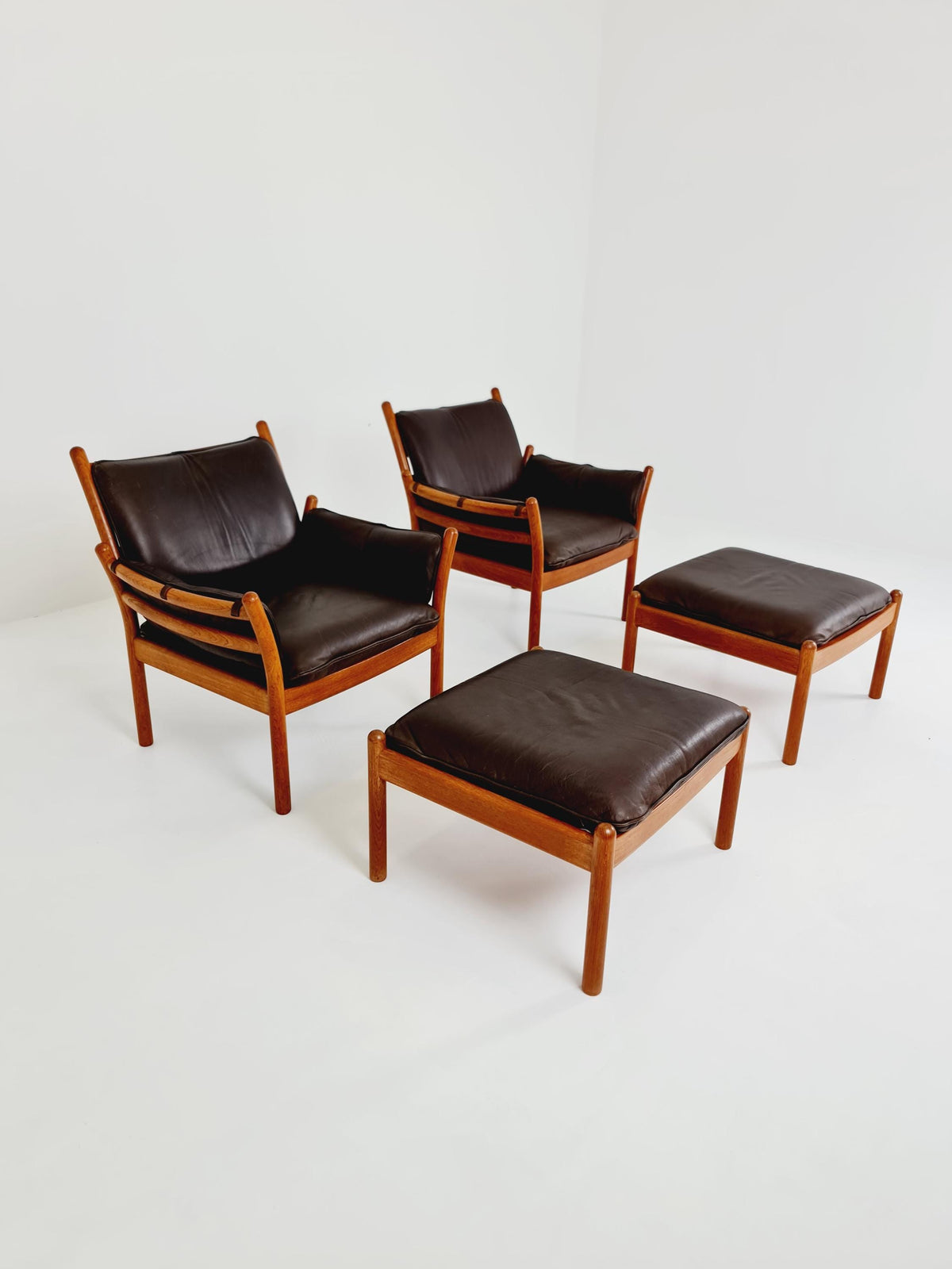 Mid century easy lounge chairs with ottoman by Illum Wikkelso 'Genius' For Silkborg Denamrk 1960s, Set of 2
