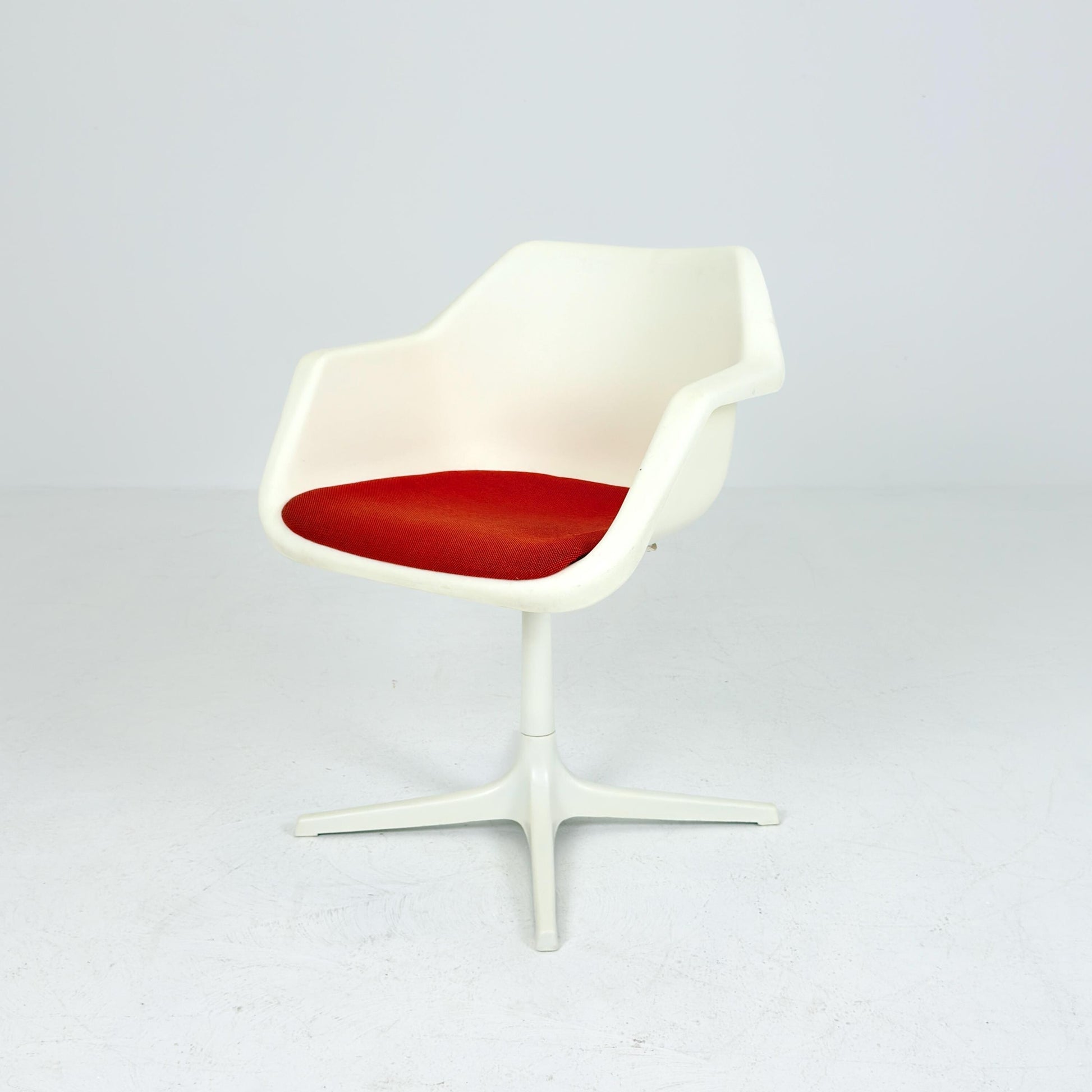 Mid-Century Space Age White Swivel Armchair by Robin Day for Hille, England, 1970s