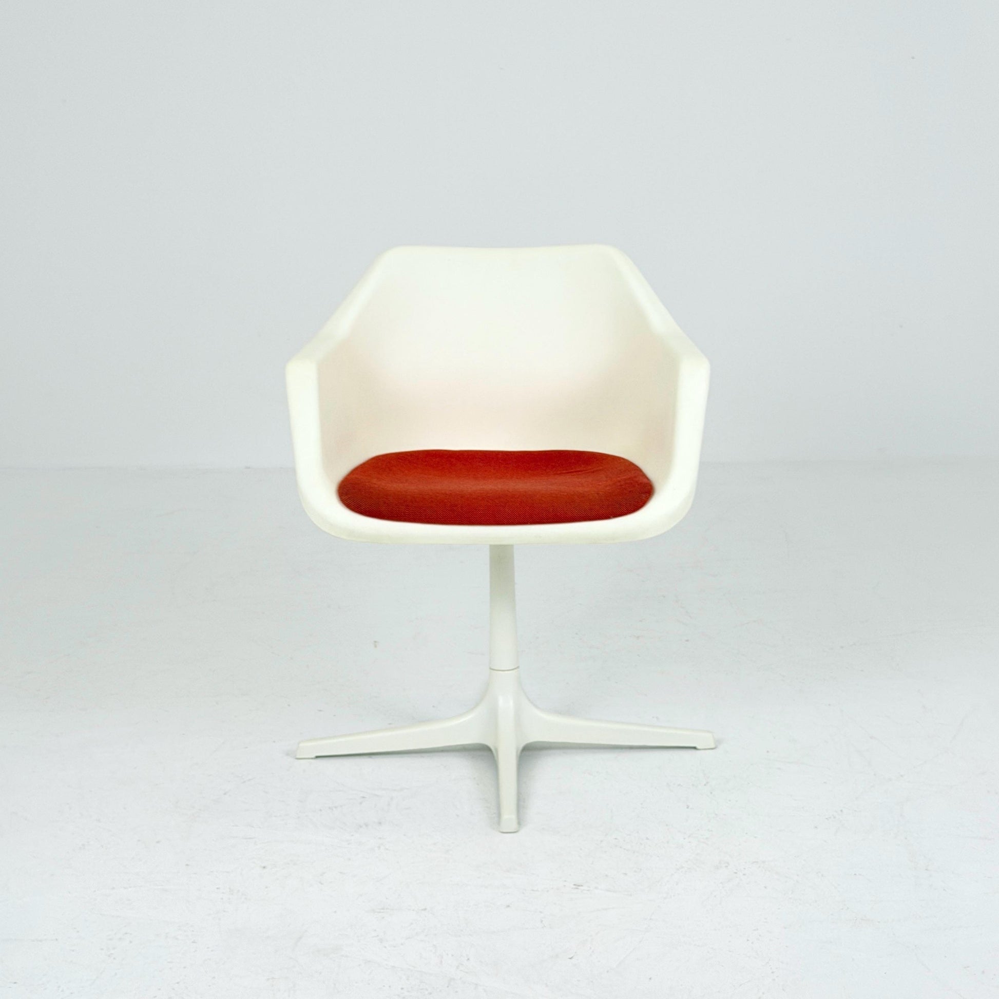 Mid-Century Space Age White Swivel Armchair by Robin Day for Hille, England, 1970s