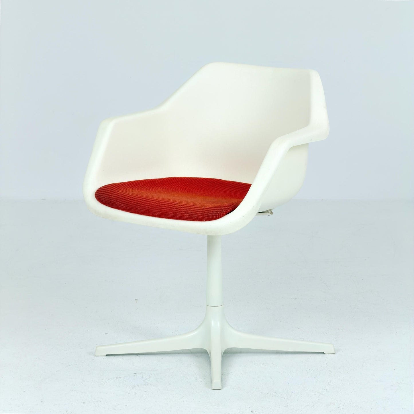 Mid-Century Space Age White Swivel Armchair by Robin Day for Hille, England, 1970s