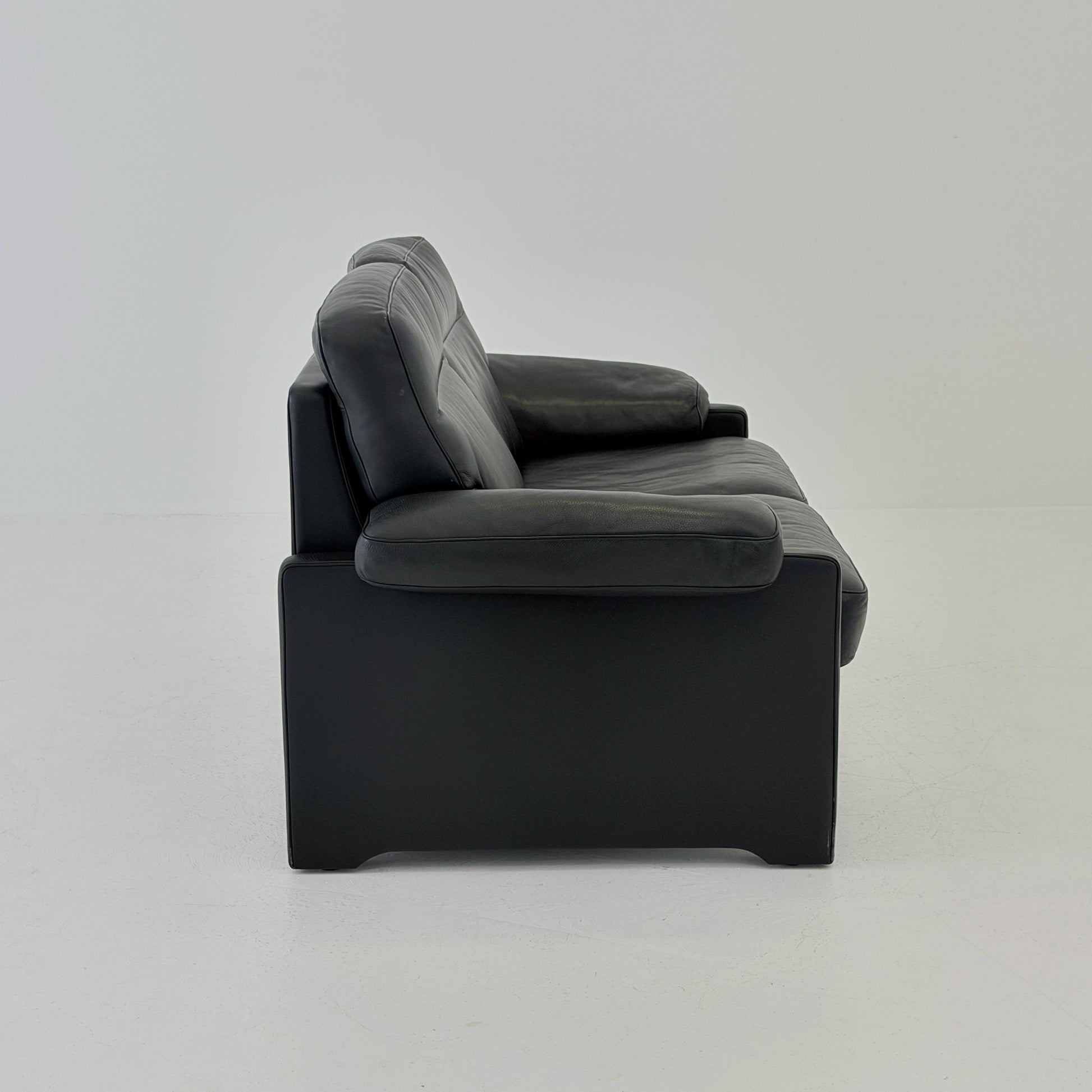 Mid century De Sede DS-70 Black Leather Two-Seater Sofa – Switzerlan 1990s
