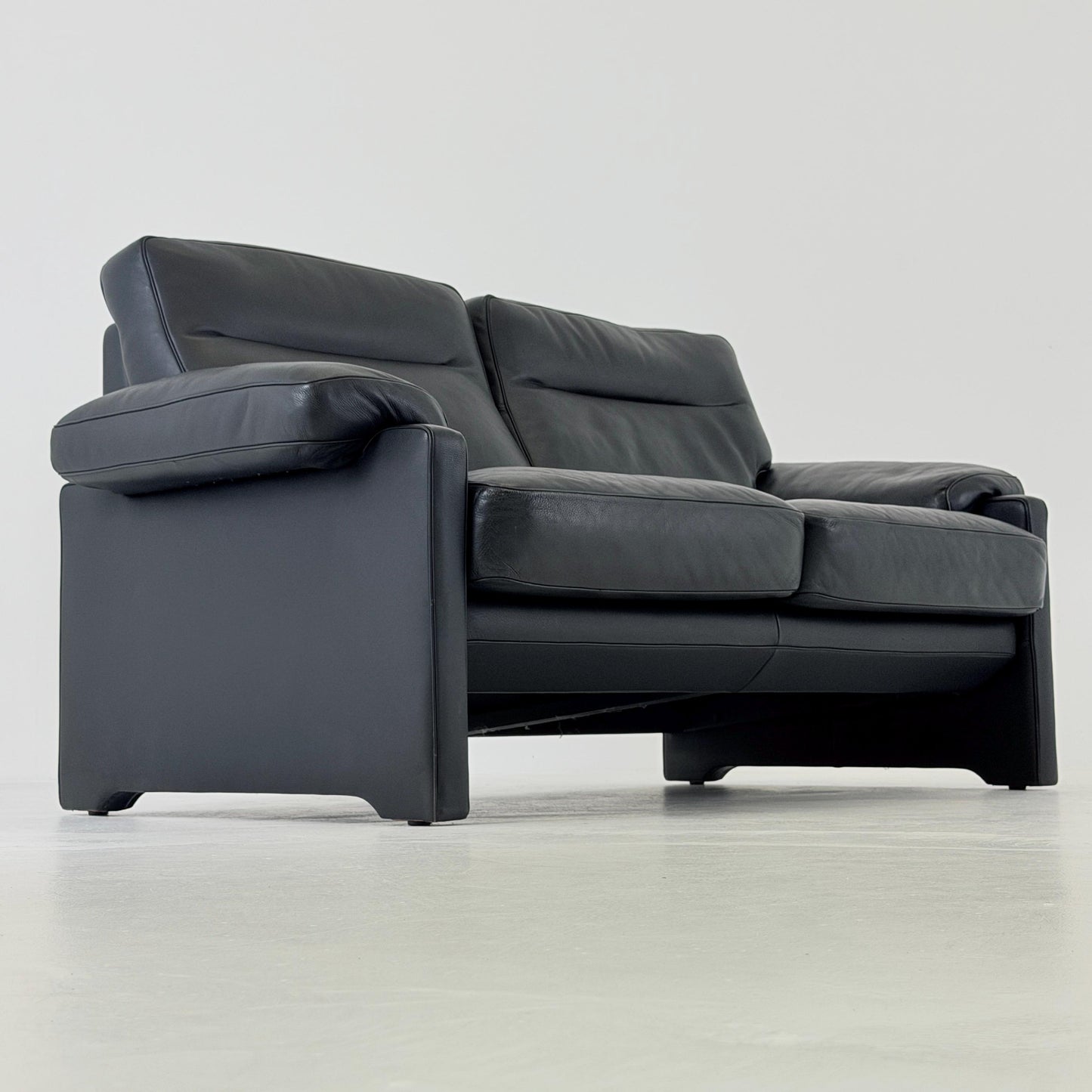 Mid century De Sede DS-70 Black Leather Two-Seater Sofa – Switzerlan 1990s
