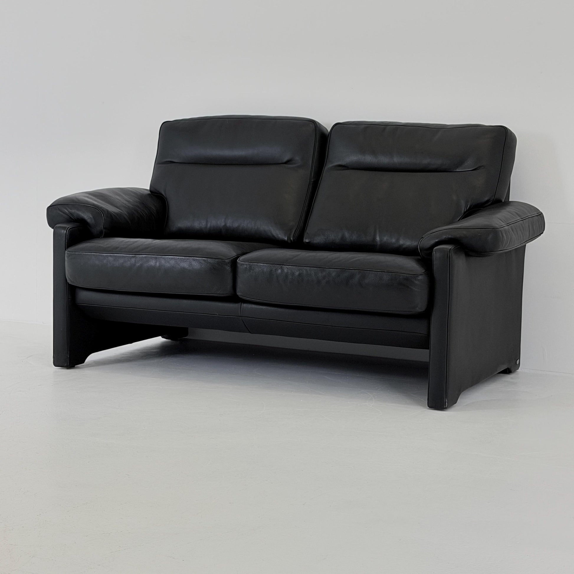 Mid century De Sede DS-70 Black Leather Two-Seater Sofa – Switzerlan 1990s