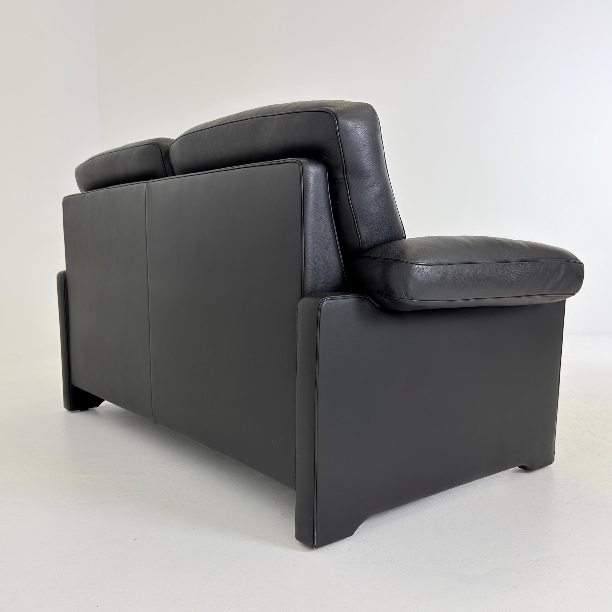 Mid century De Sede DS-70 Black Leather Two-Seater Sofa – Switzerlan 1990s