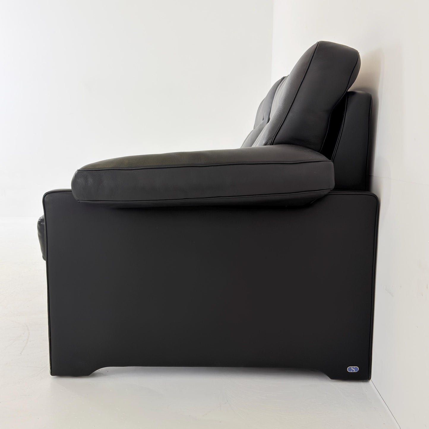 Mid century De Sede DS-70 Black Leather Two-Seater Sofa – Switzerlan 1990s