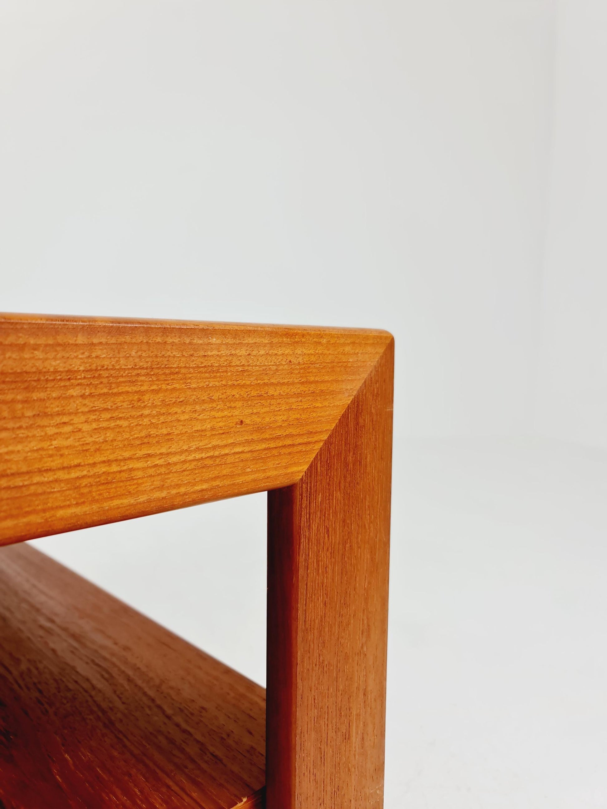Vintage mid century danish sidetable in solid teak/nightstand By Dyrlund , 1960s