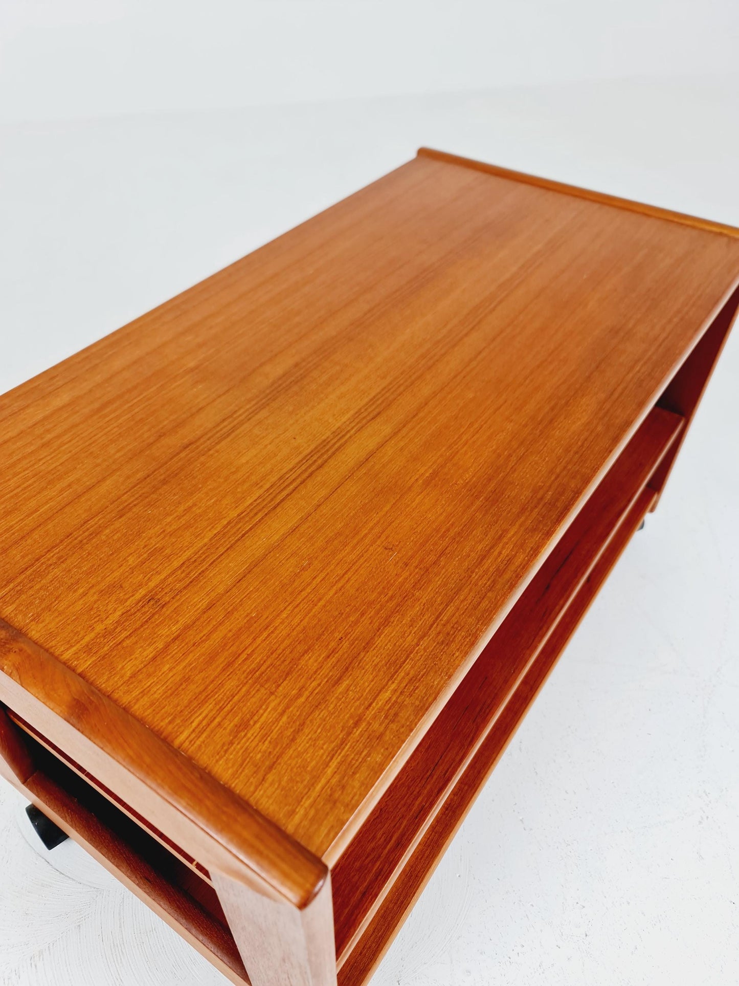 Vintage mid century danish sidetable in solid teak/nightstand By Dyrlund , 1960s