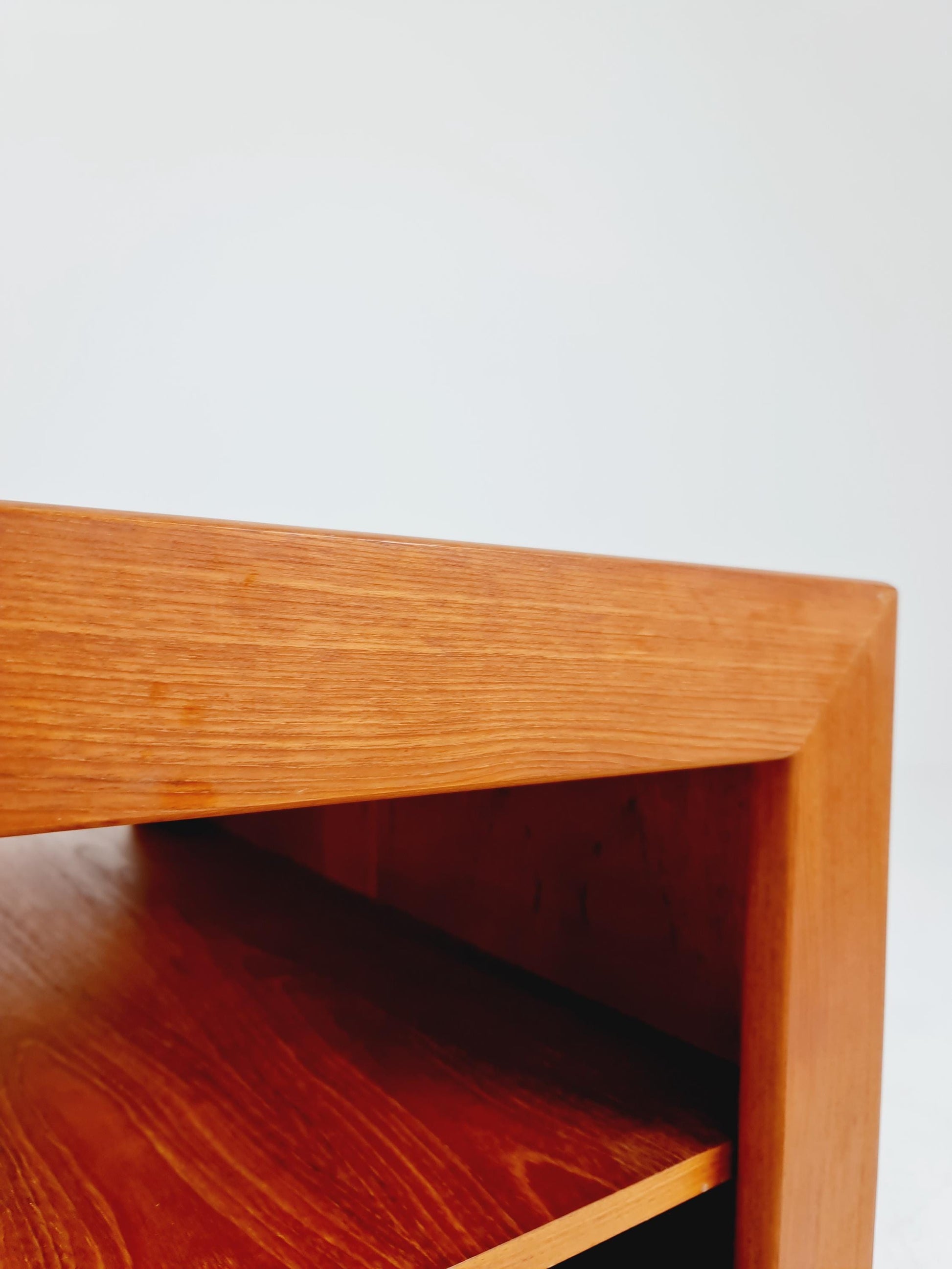 Vintage mid century danish sidetable in solid teak/nightstand By Dyrlund , 1960s