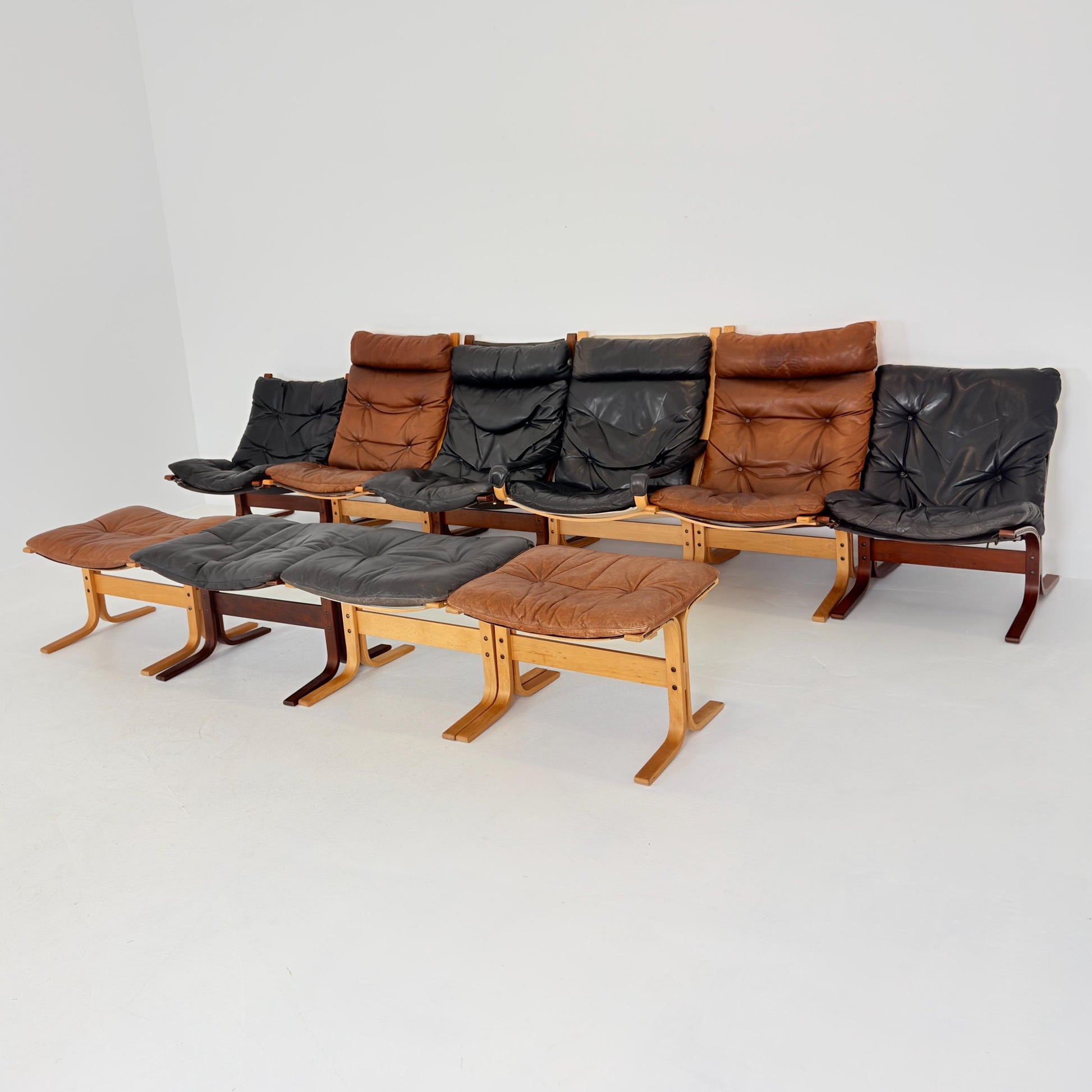 Iconic Mid-Century Siesta Lounge Chair with Matching Ottoman, designed by Ingmar Relling for Westnofa Furniture, Norway, 1960s.