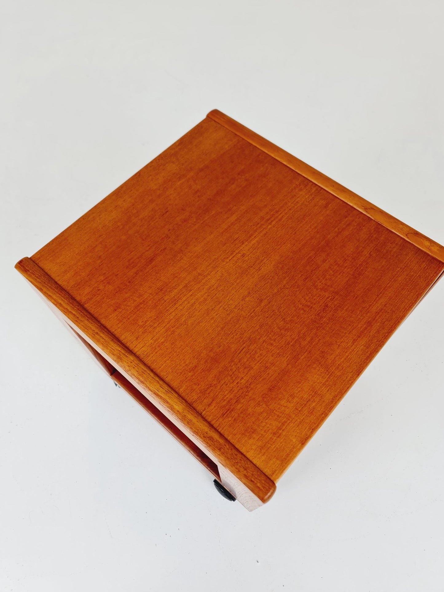Vintage mid century danish sidetable in solid teak/nightstand By Dyrlund , 1960s