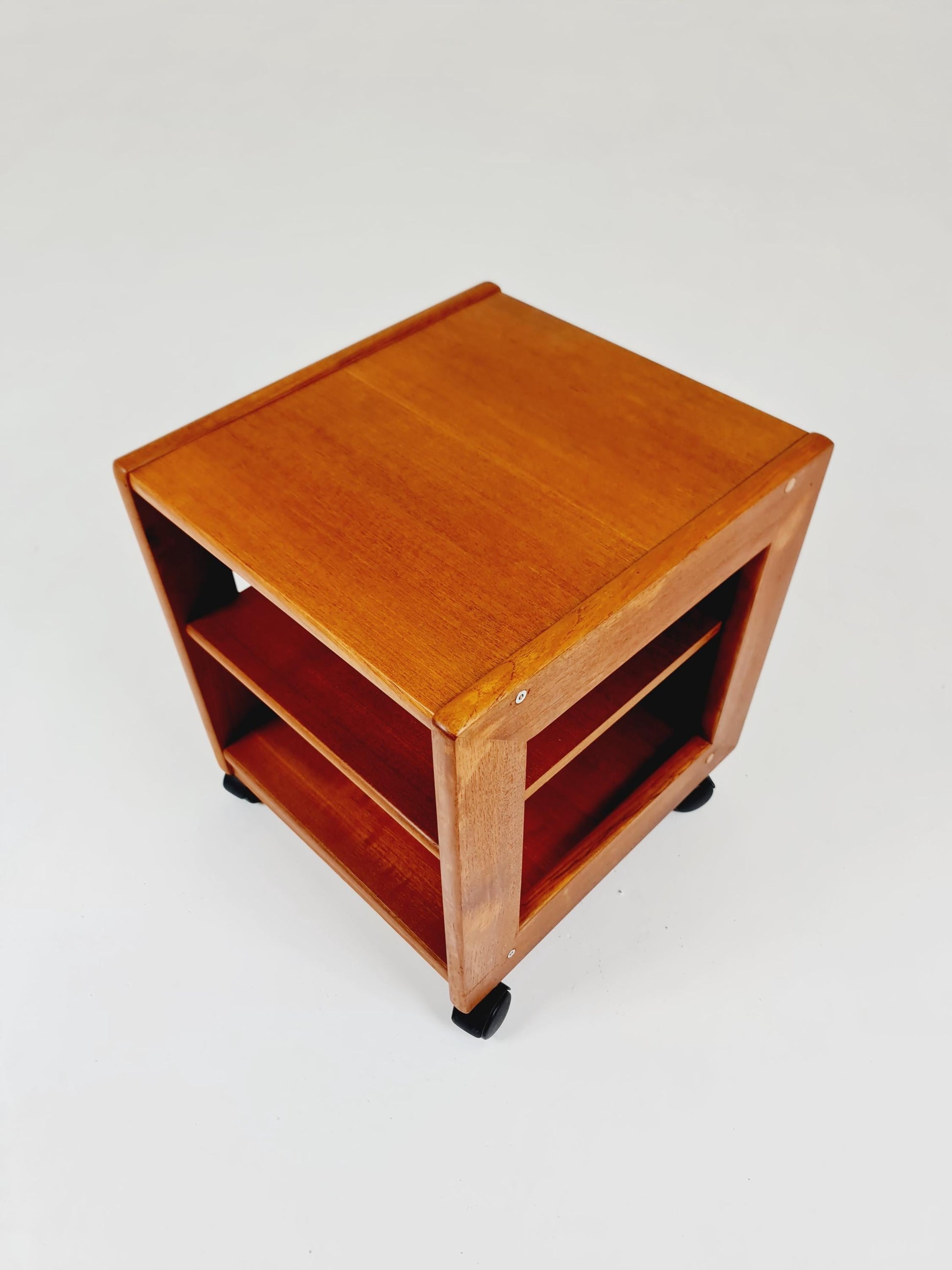 Vintage mid century danish sidetable in solid teak/nightstand By Dyrlund , 1960s
