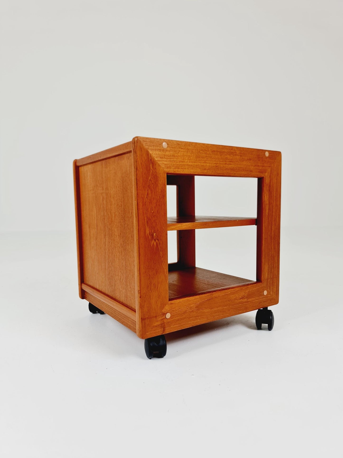 Vintage mid century danish sidetable in solid teak/nightstand By Dyrlund , 1960s