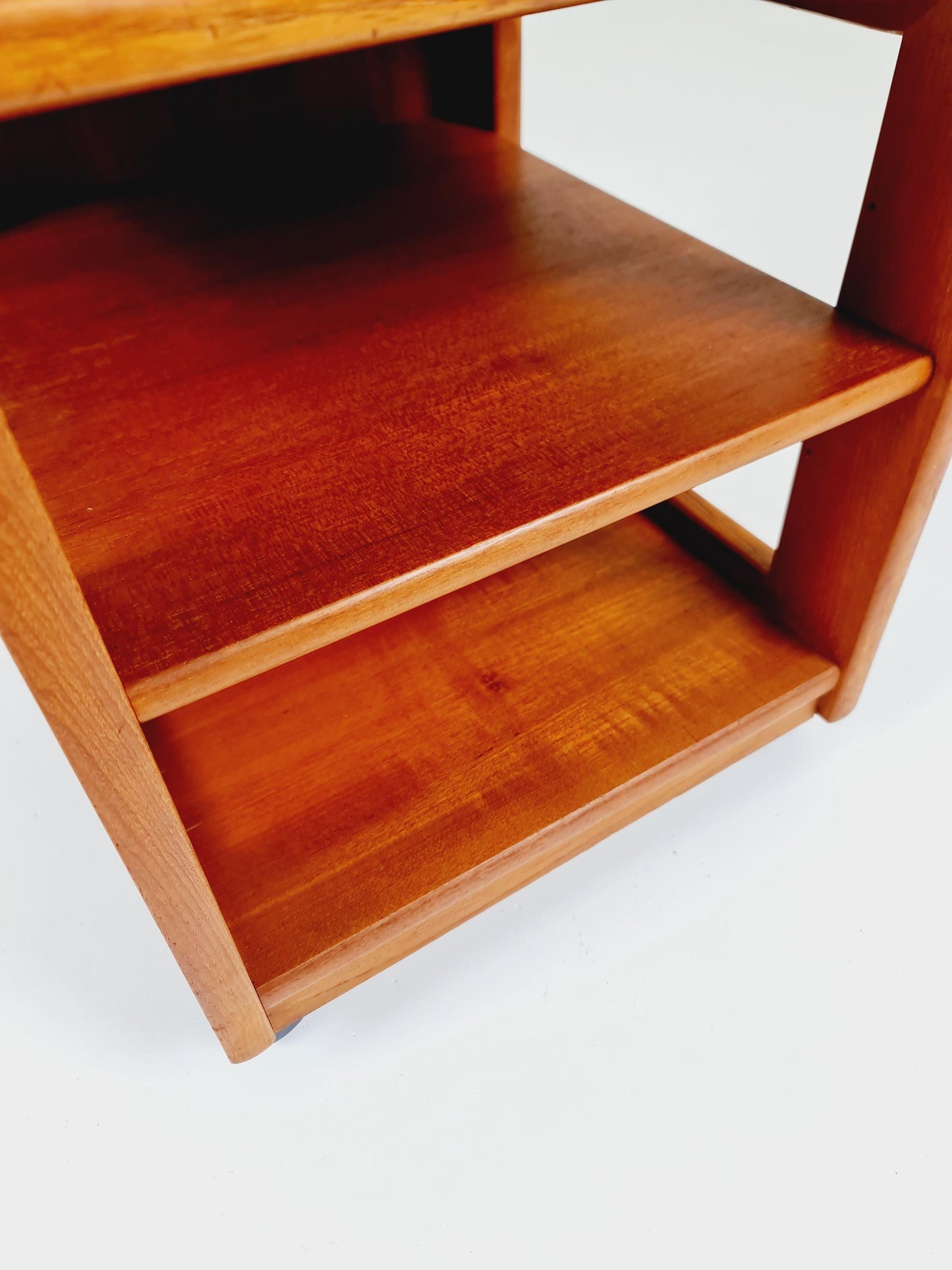 Vintage mid century danish sidetable in solid teak/nightstand By Dyrlund , 1960s