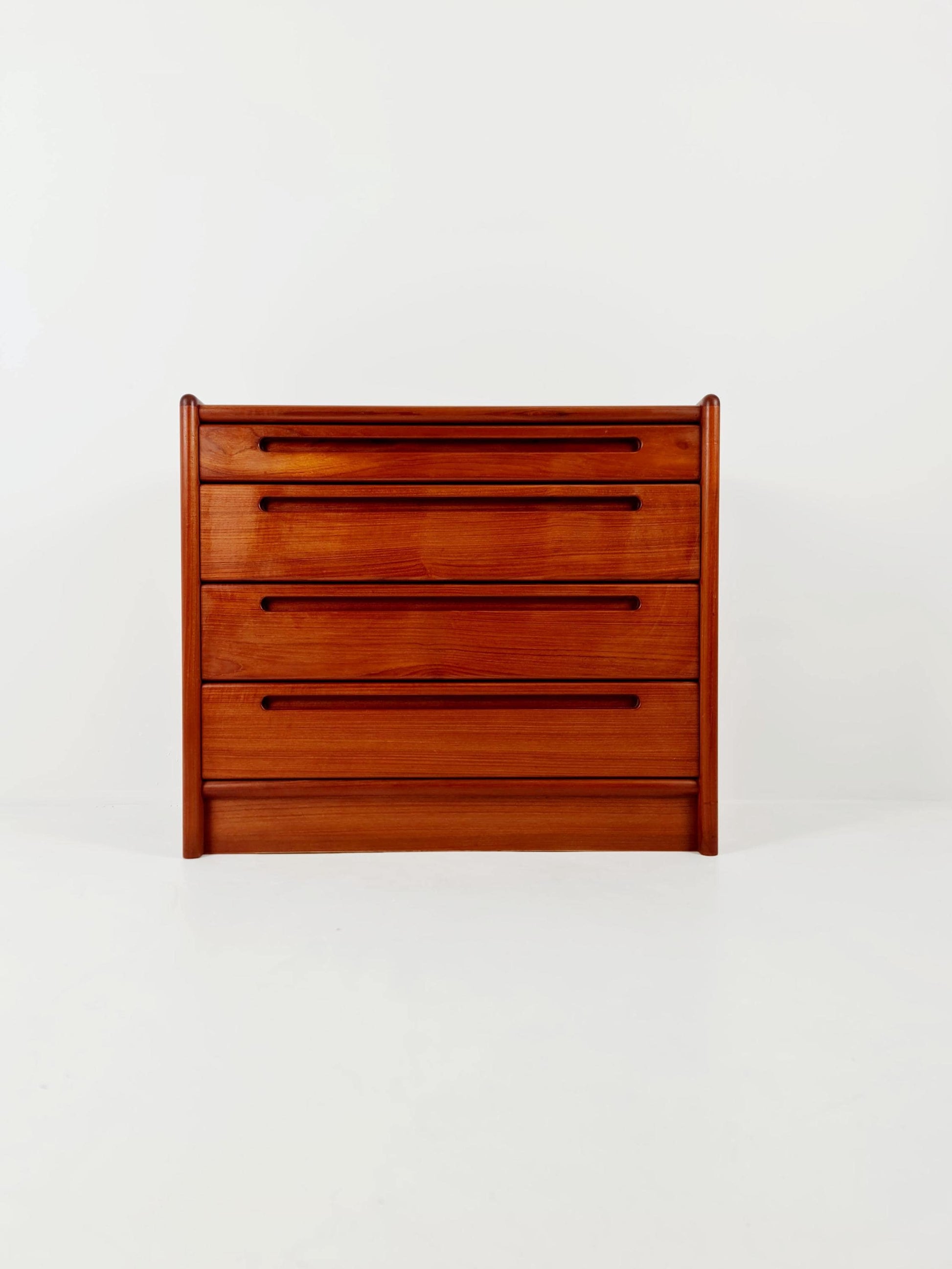 Midcentury danish design chest of drawers / drawer dresser /4 drawers cabinet By Nils Jonson for Torring 1960s