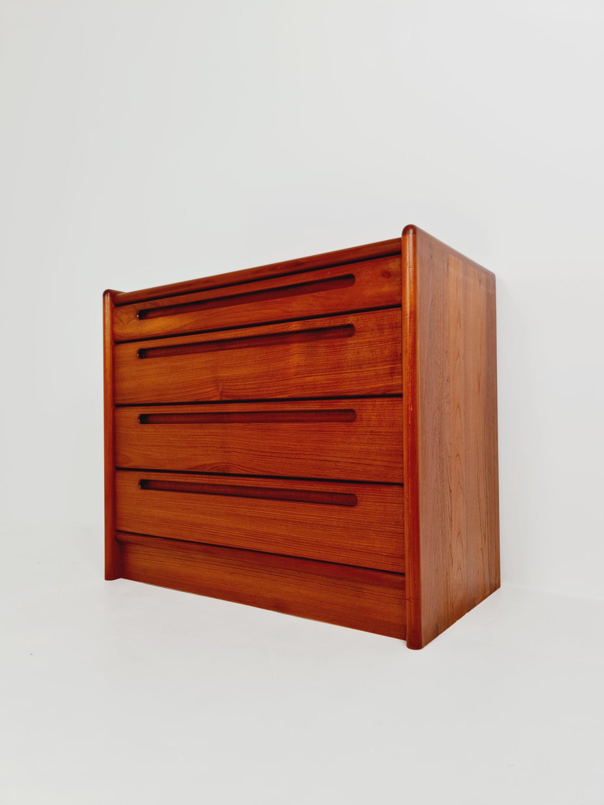 Midcentury danish design chest of drawers / drawer dresser /4 drawers cabinet By Nils Jonson for Torring 1960s