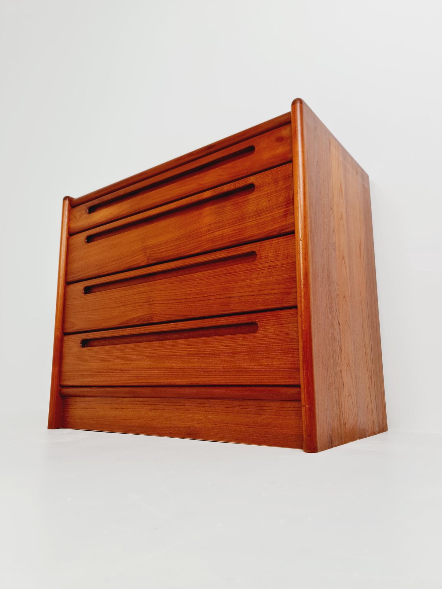 Midcentury danish design chest of drawers / drawer dresser /4 drawers cabinet By Nils Jonson for Torring 1960s
