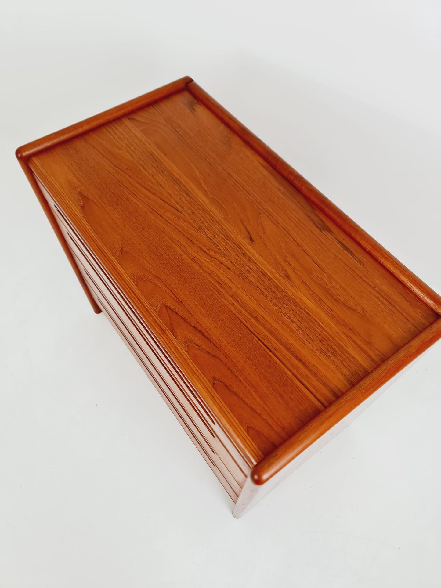 Midcentury danish design chest of drawers / drawer dresser /4 drawers cabinet By Nils Jonson for Torring 1960s