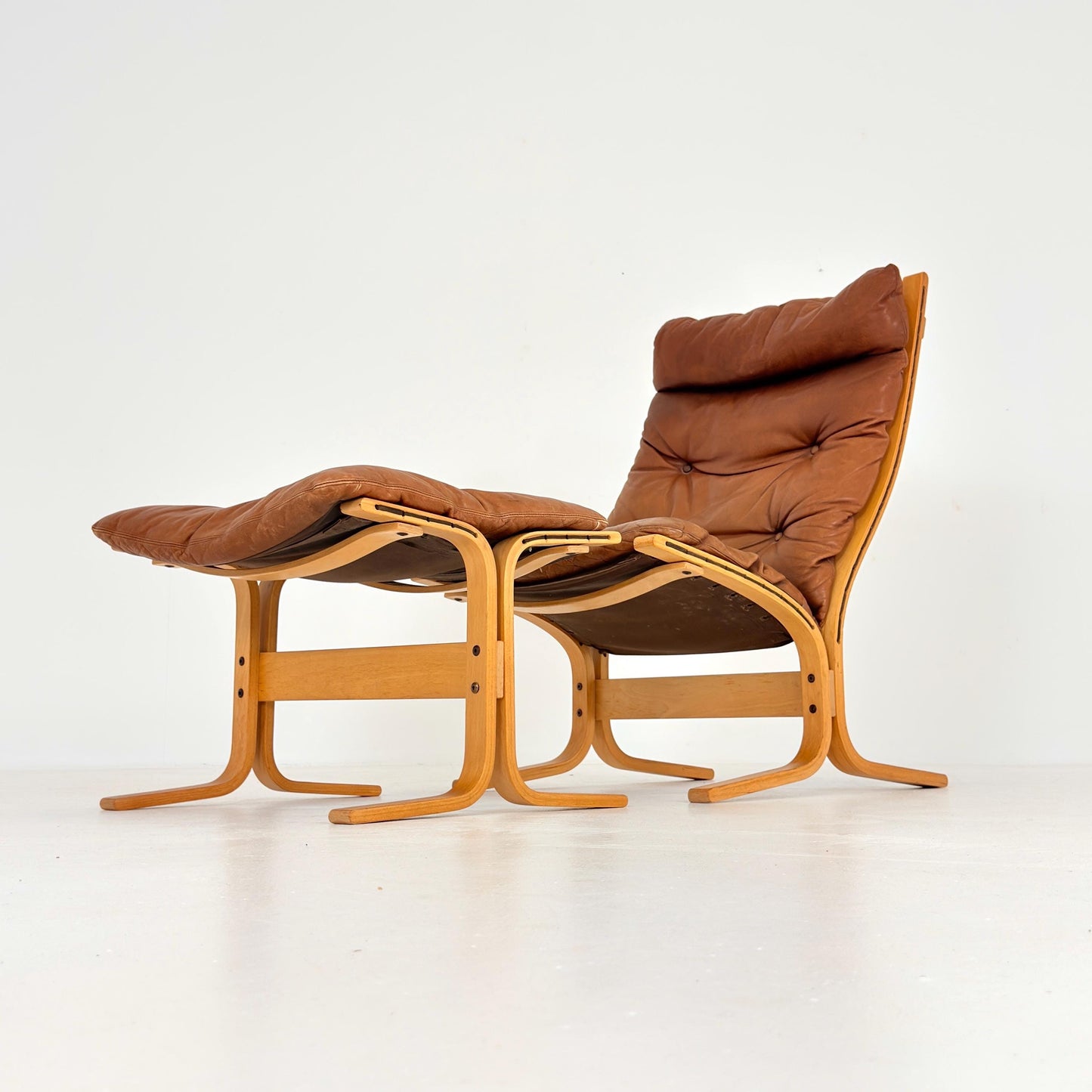 Set of 2 Mid-Century Siesta Lounge Chairs & Ottomans by Ingmar Relling for Westnofa, Norway, 1960s
