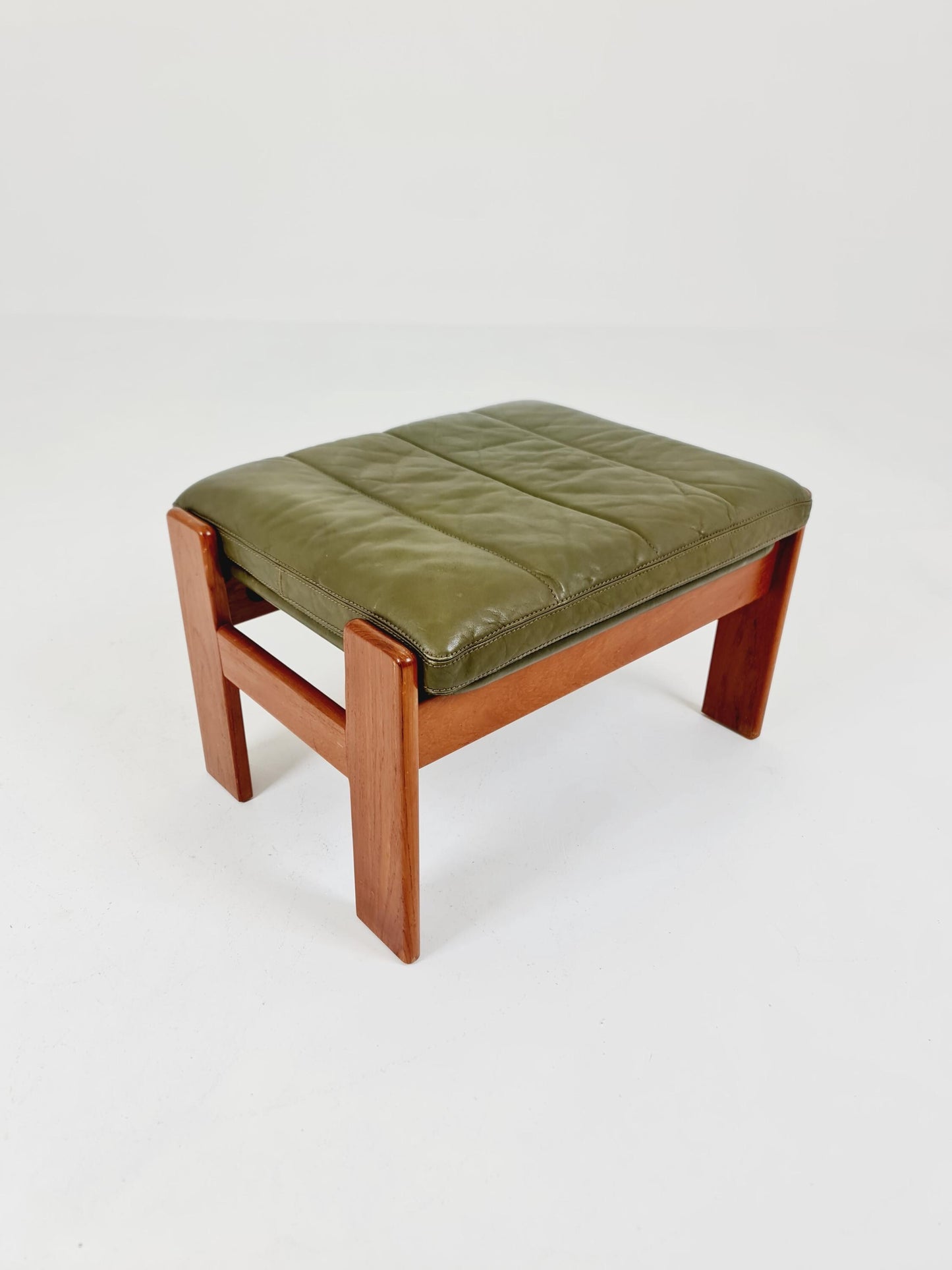 Mid century modern danish Teakl ottoman/stool, By Skippers Möbler 1960s