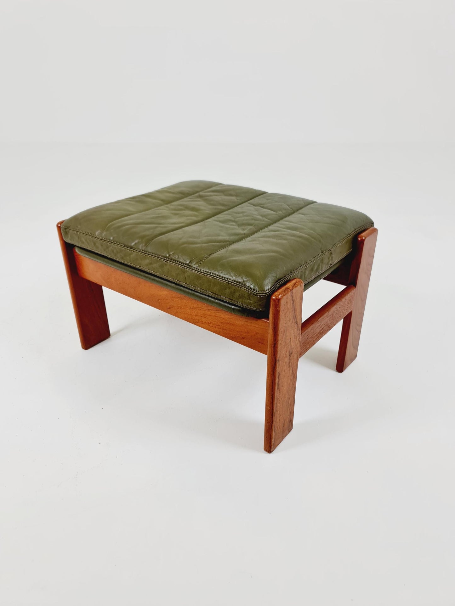 Mid century modern danish Teakl ottoman/stool, By Skippers Möbler 1960s
