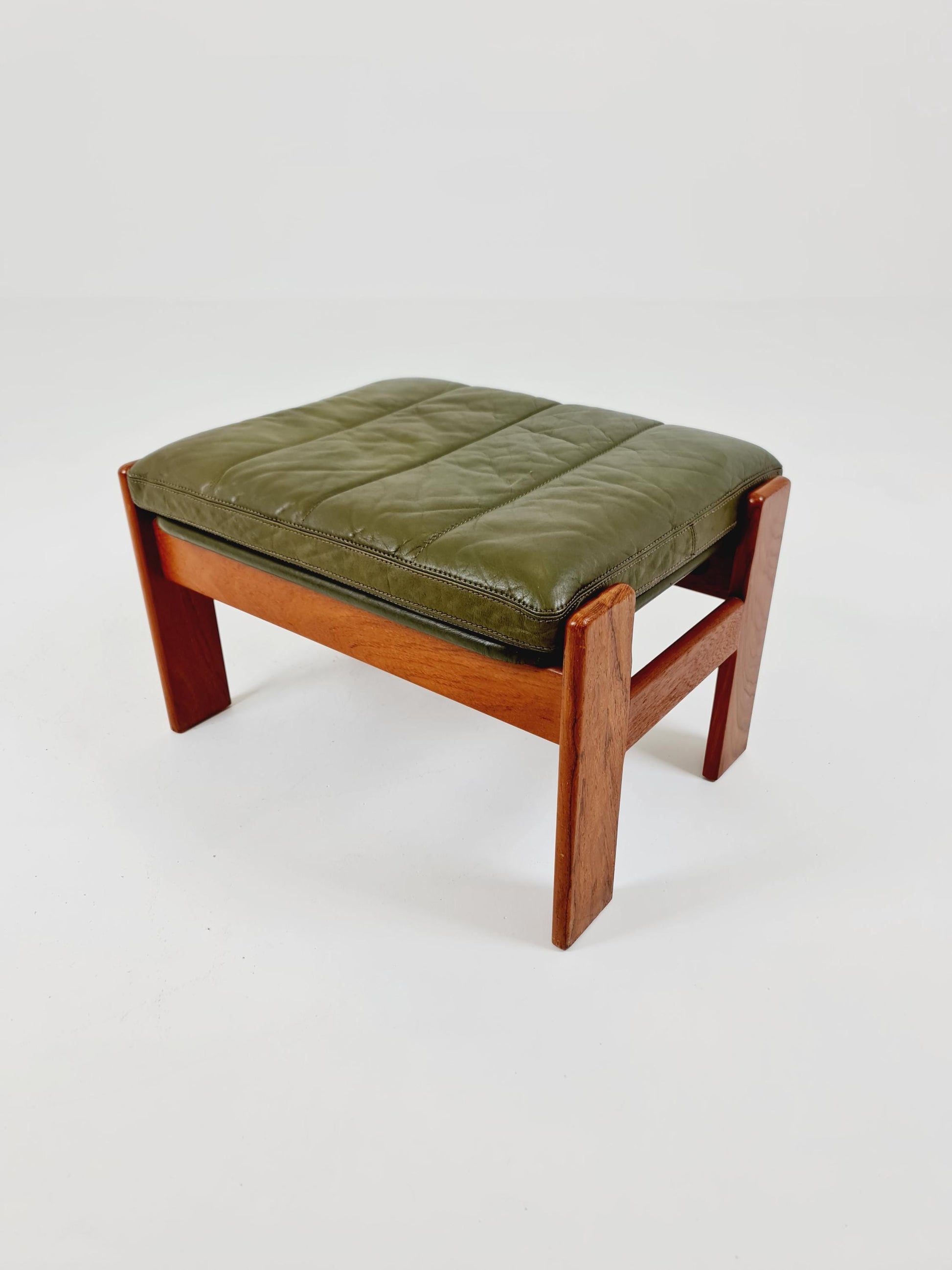 Mid century modern danish Teakl ottoman/stool, By Skippers Möbler 1960s